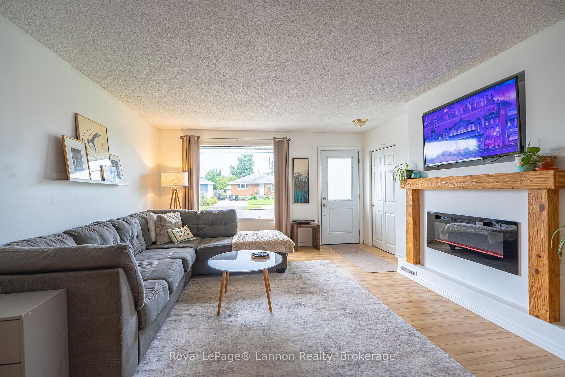 Photo 4 of 431 Churchill Drive W, Thunder Bay, Northwood Park — HOMEH