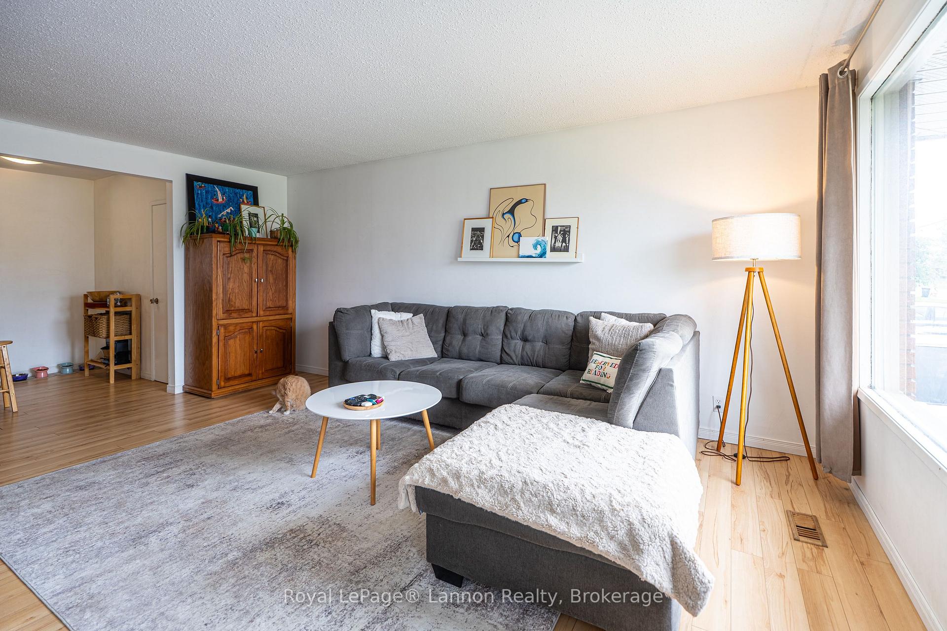 Photo 6 of 431 Churchill Drive W, Thunder Bay, Northwood Park — HOMEH