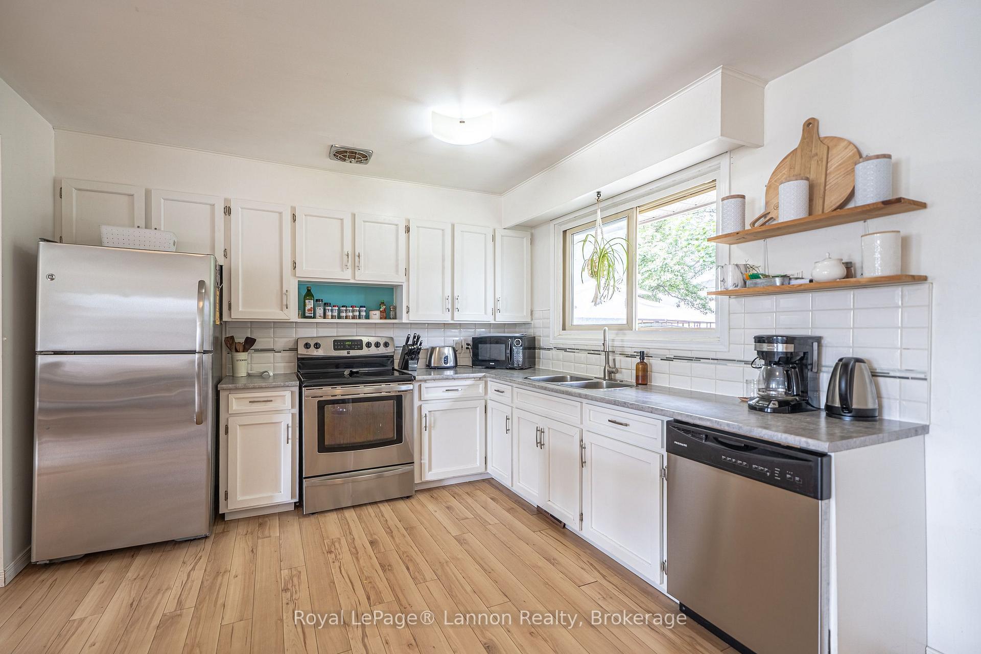 Photo 9 of 431 Churchill Drive W, Thunder Bay, Northwood Park — HOMEH