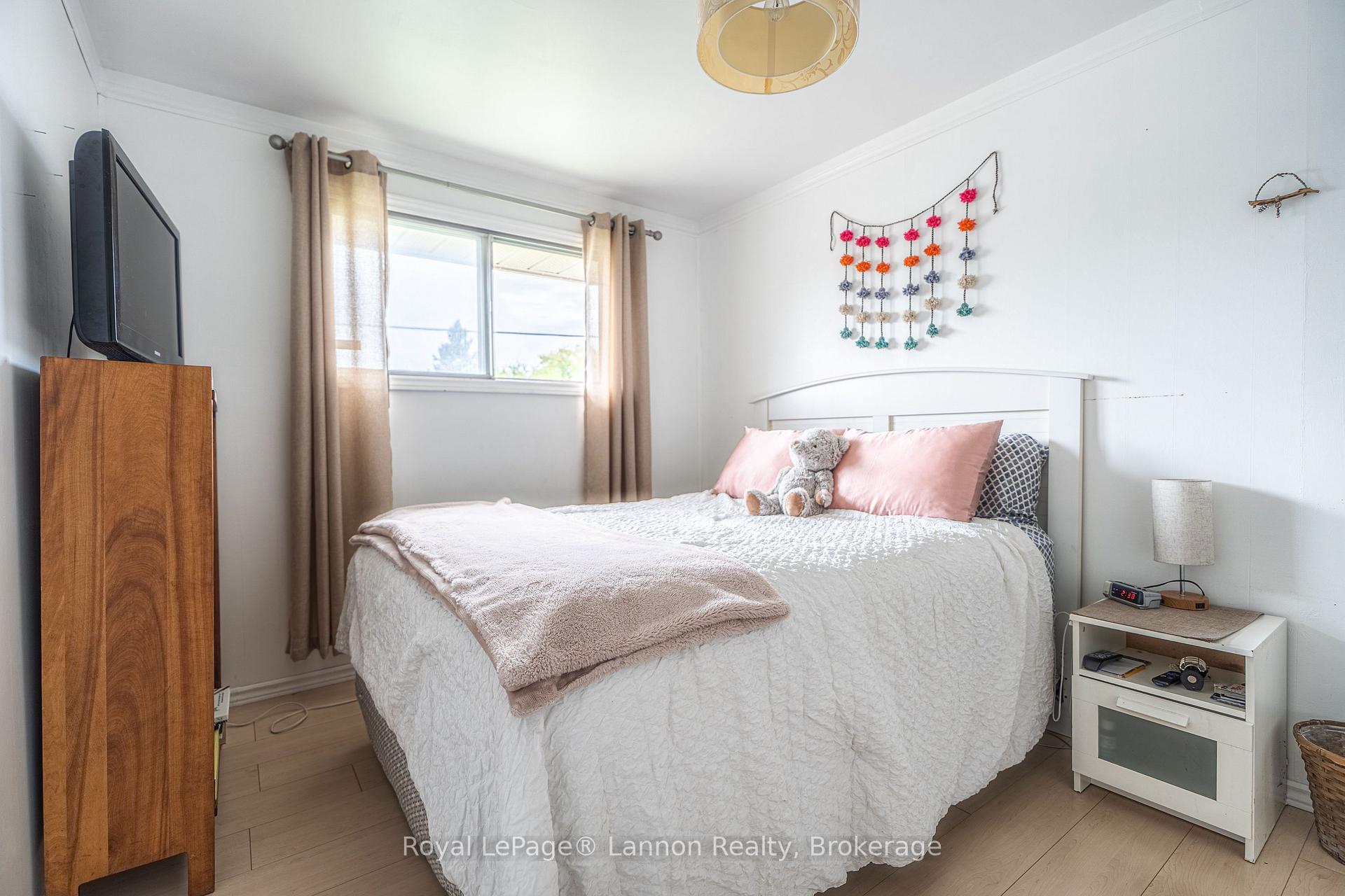 Photo 12 of 431 Churchill Drive W, Thunder Bay, Northwood Park — HOMEH