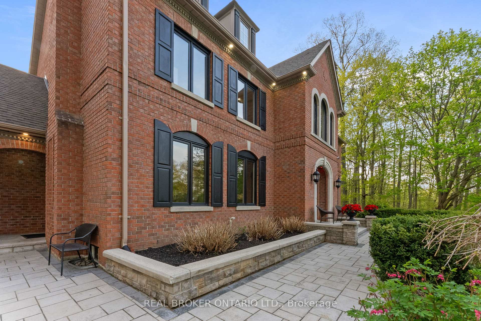 Photo 5 of 10 Oakview Place, Uxbridge, Rural Uxbridge — HOMEH