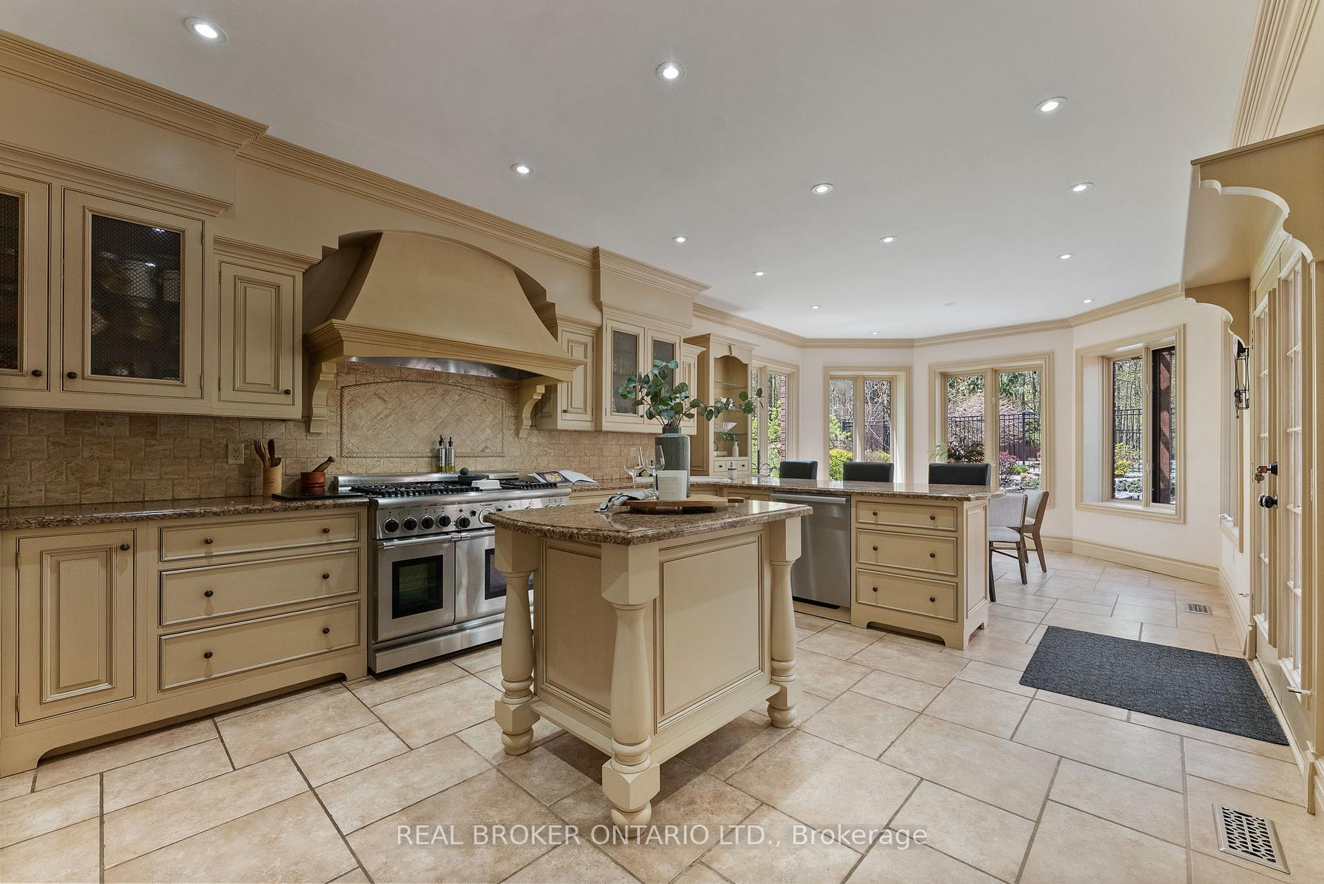 Photo 17 of 10 Oakview Place, Uxbridge, Rural Uxbridge — HOMEH