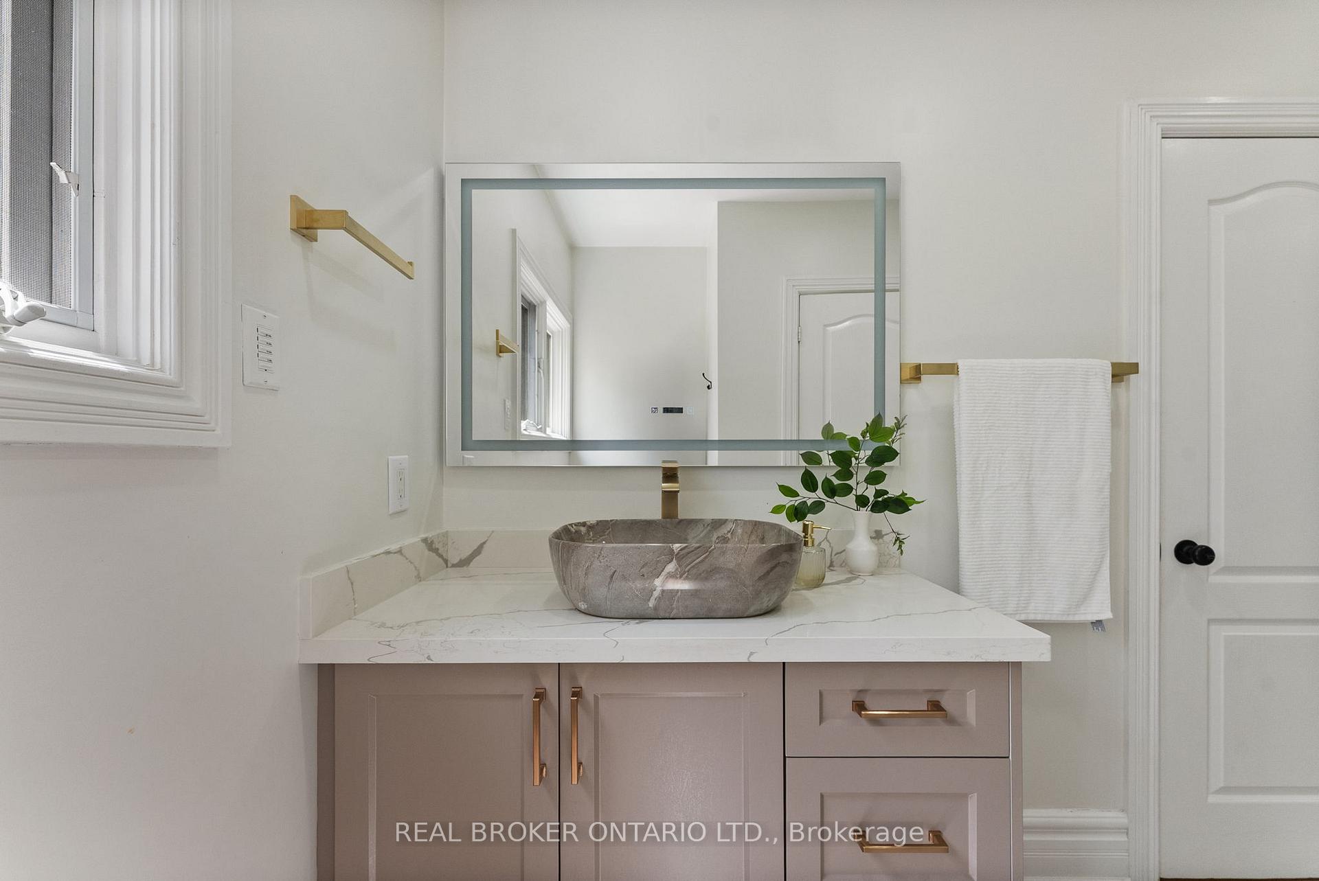 Photo 35 of 10 Oakview Place, Uxbridge, Rural Uxbridge — HOMEH