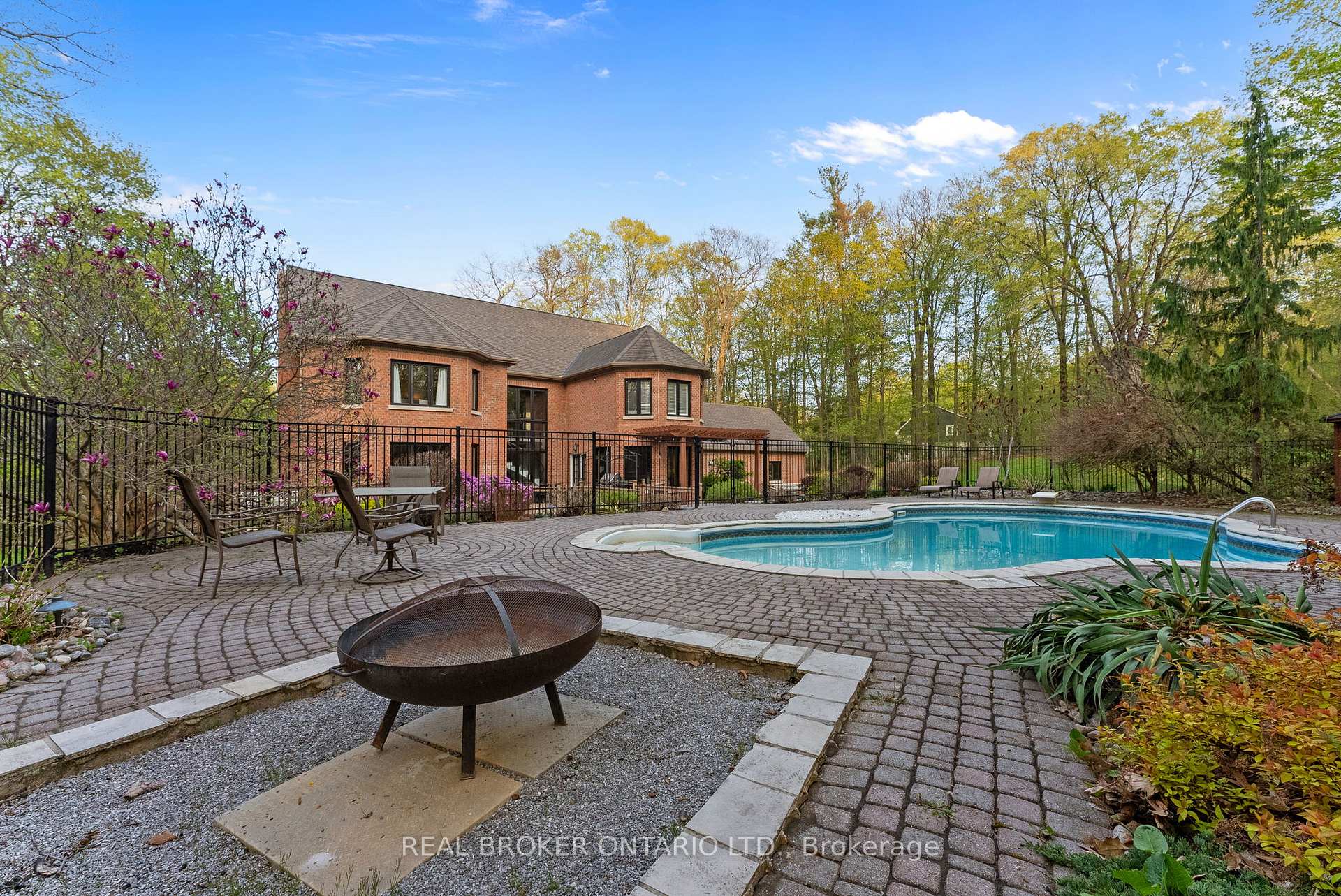Photo 47 of 10 Oakview Place, Uxbridge, Rural Uxbridge — HOMEH