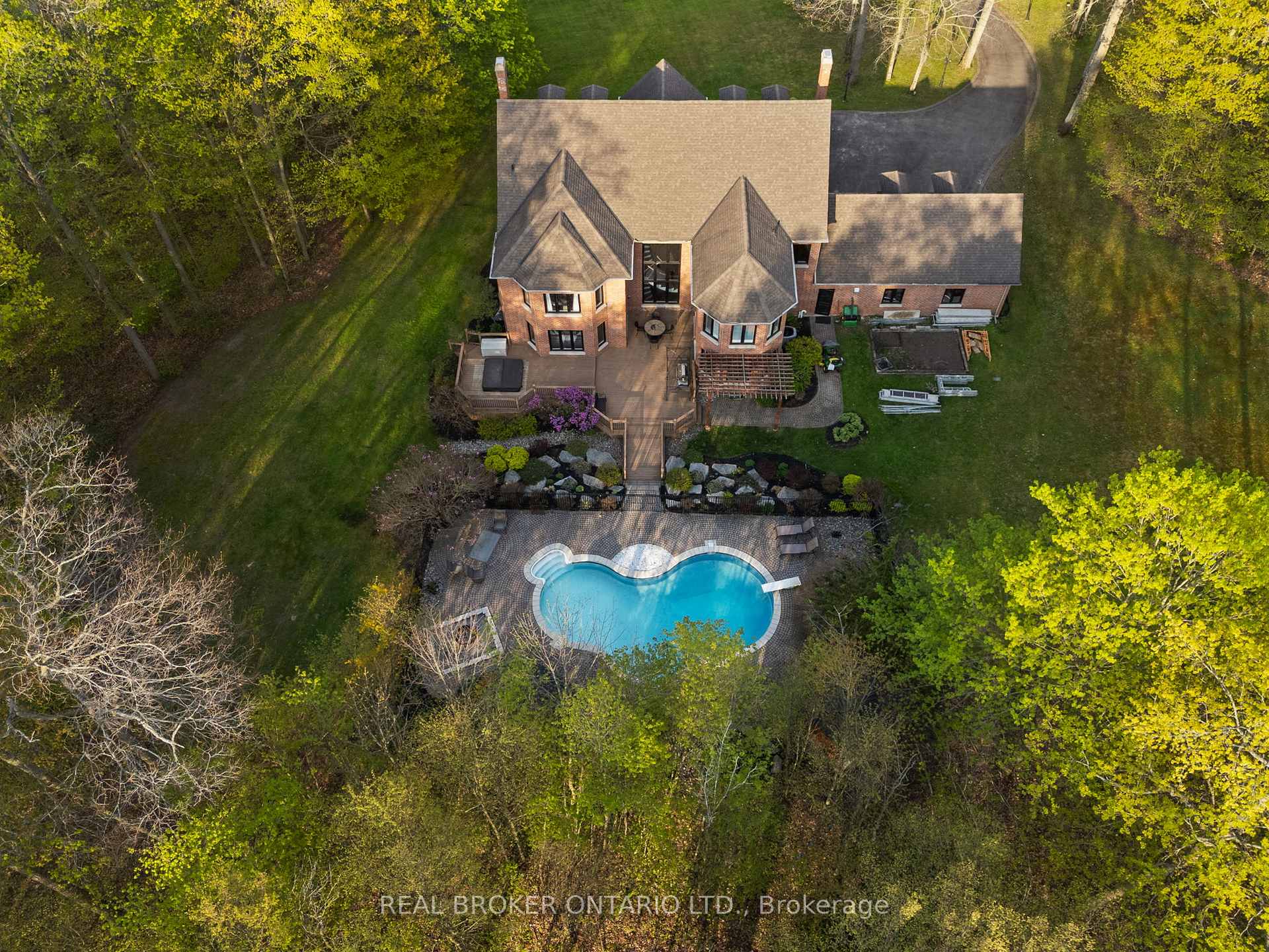 Photo 49 of 10 Oakview Place, Uxbridge, Rural Uxbridge — HOMEH