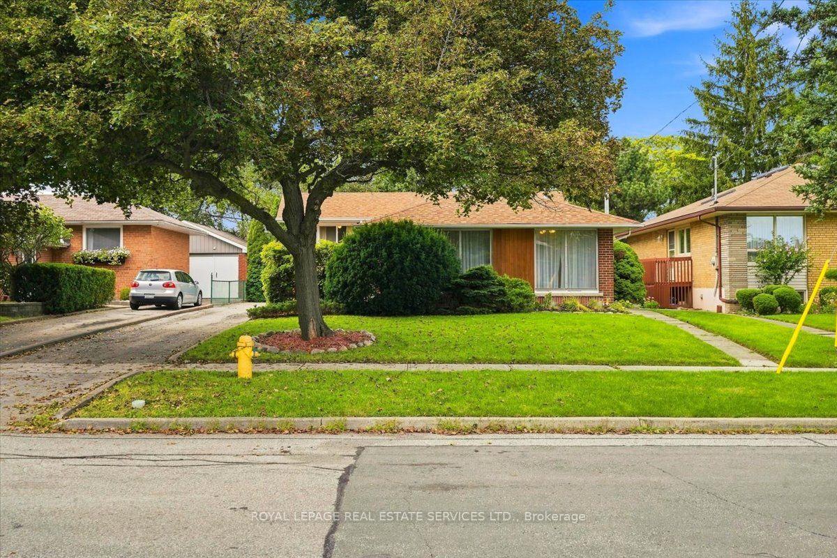 Photo 2 of 142 Cass Avenue, Scarborough, Tam O'Shanter-Sullivan — HOMEH