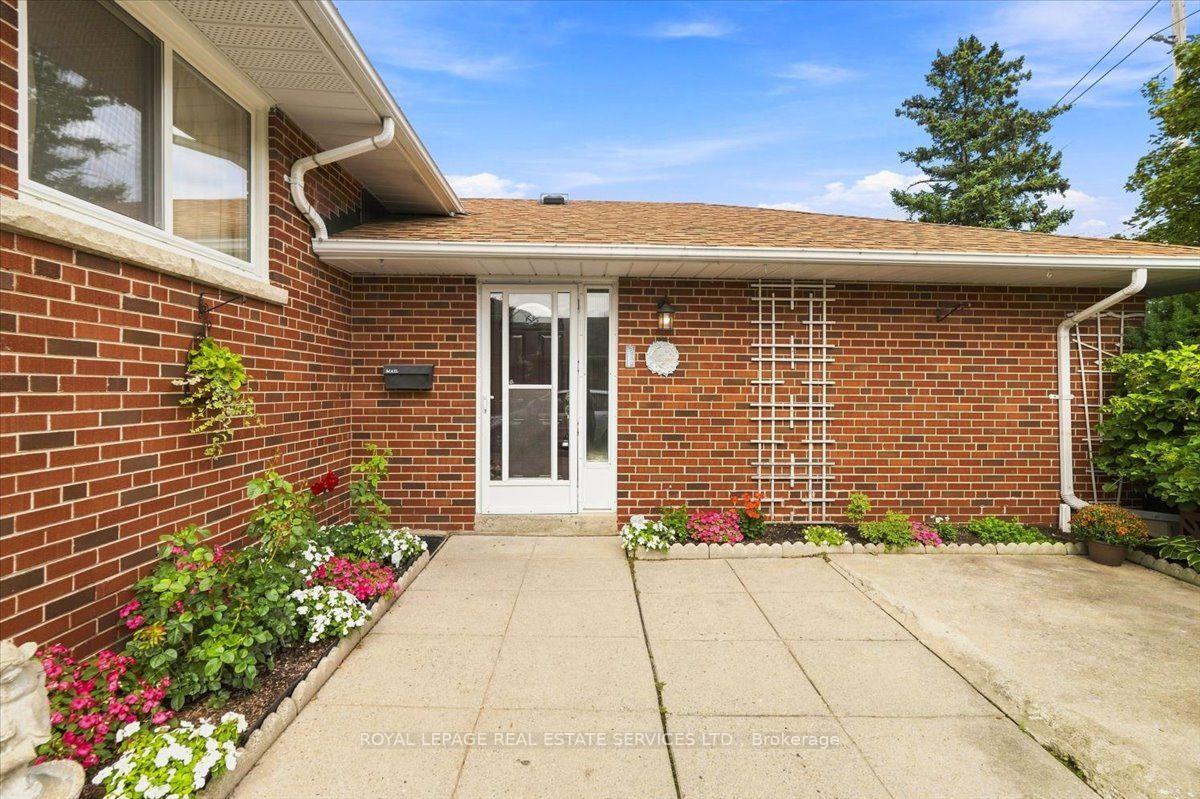 Photo 4 of 142 Cass Avenue, Scarborough, Tam O'Shanter-Sullivan — HOMEH