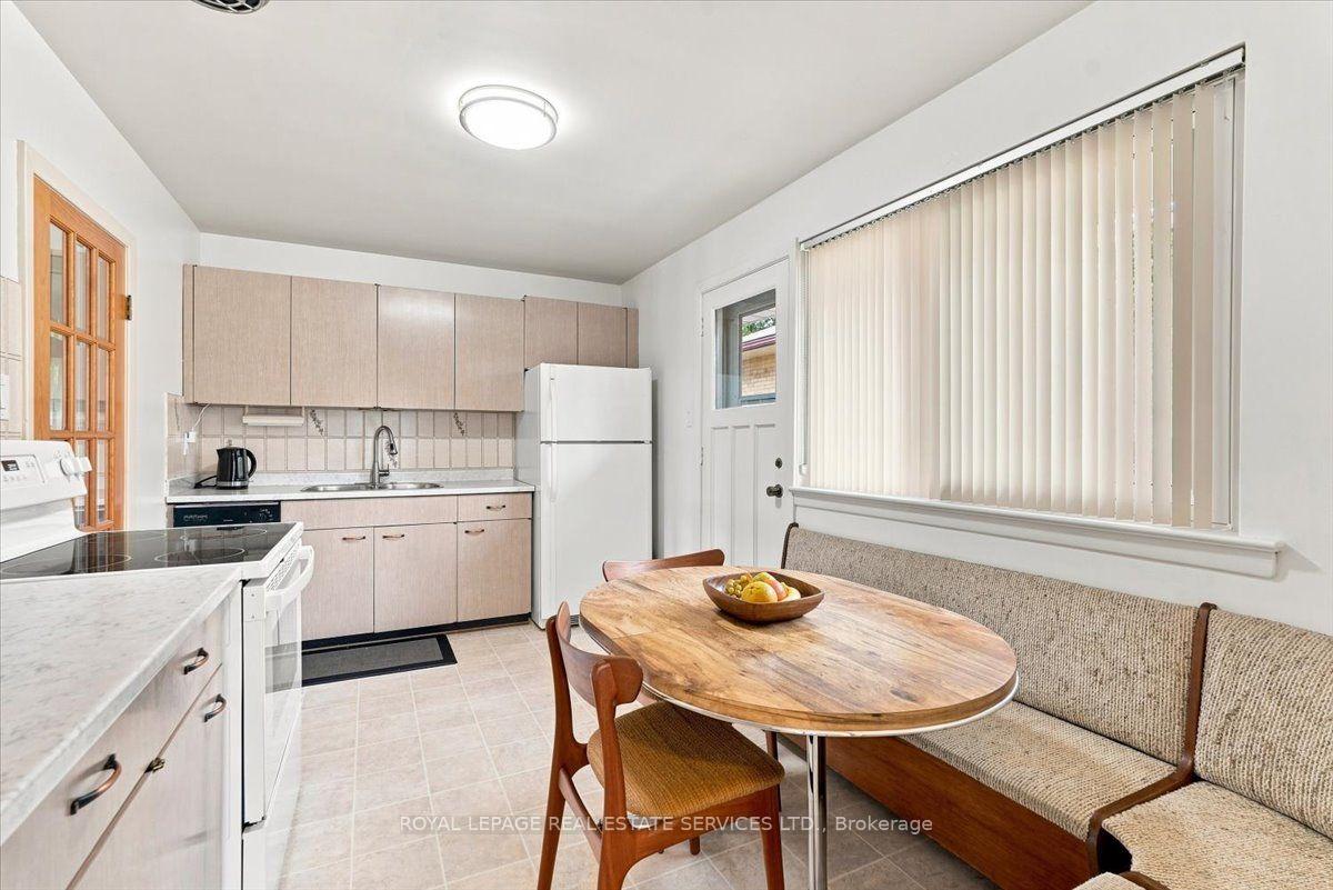 Photo 11 of 142 Cass Avenue, Scarborough, Tam O'Shanter-Sullivan — HOMEH