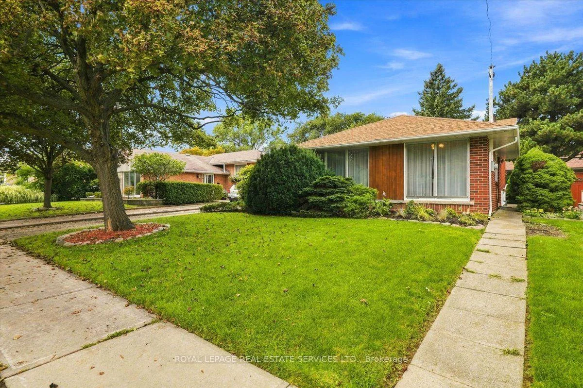 Photo 1 of 142 Cass Avenue, Scarborough, Tam O'Shanter-Sullivan — HOMEH