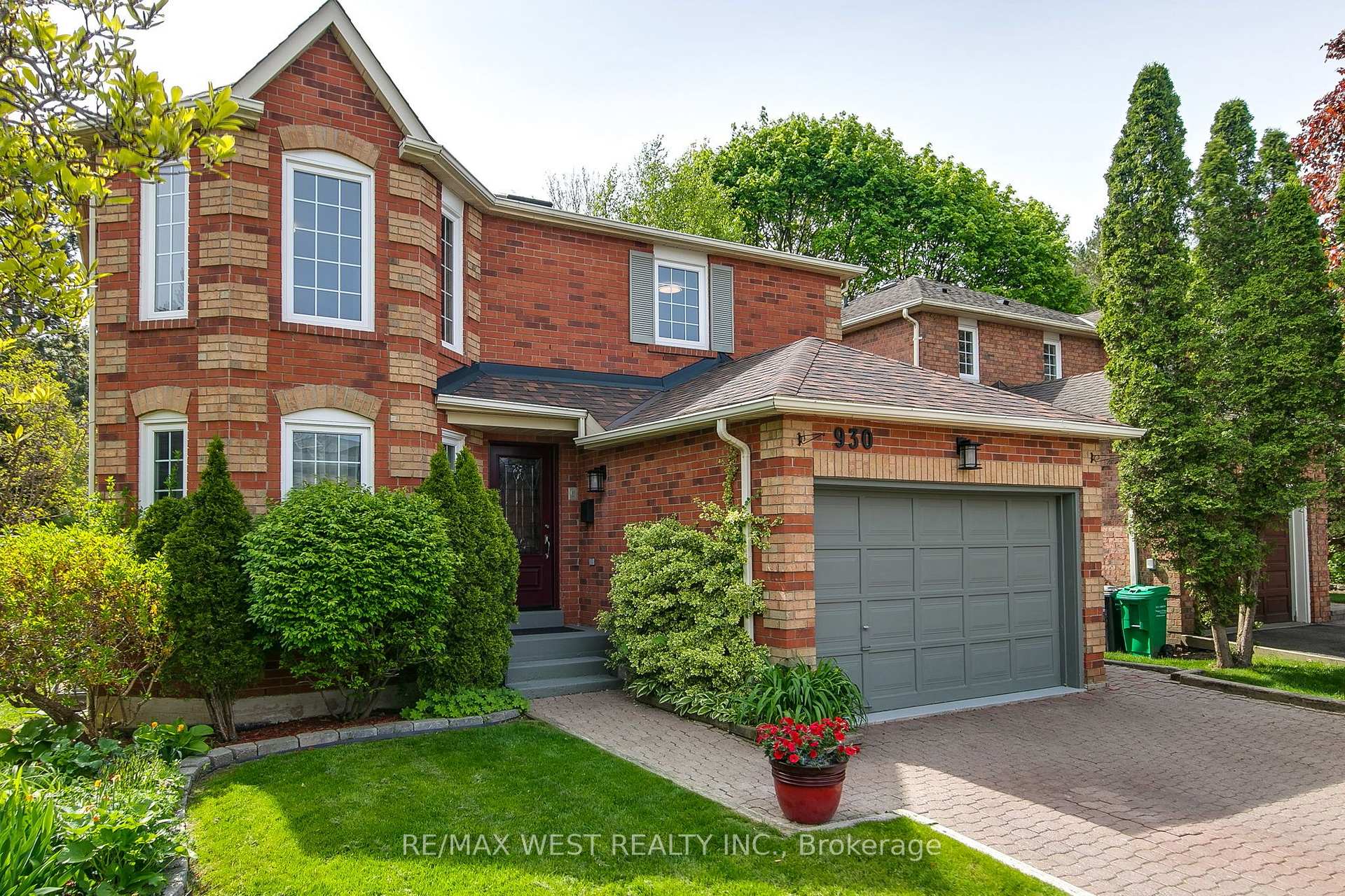 Photo 3 of 930 Maramis Court, Mississauga, Lorne Park — HOMEH