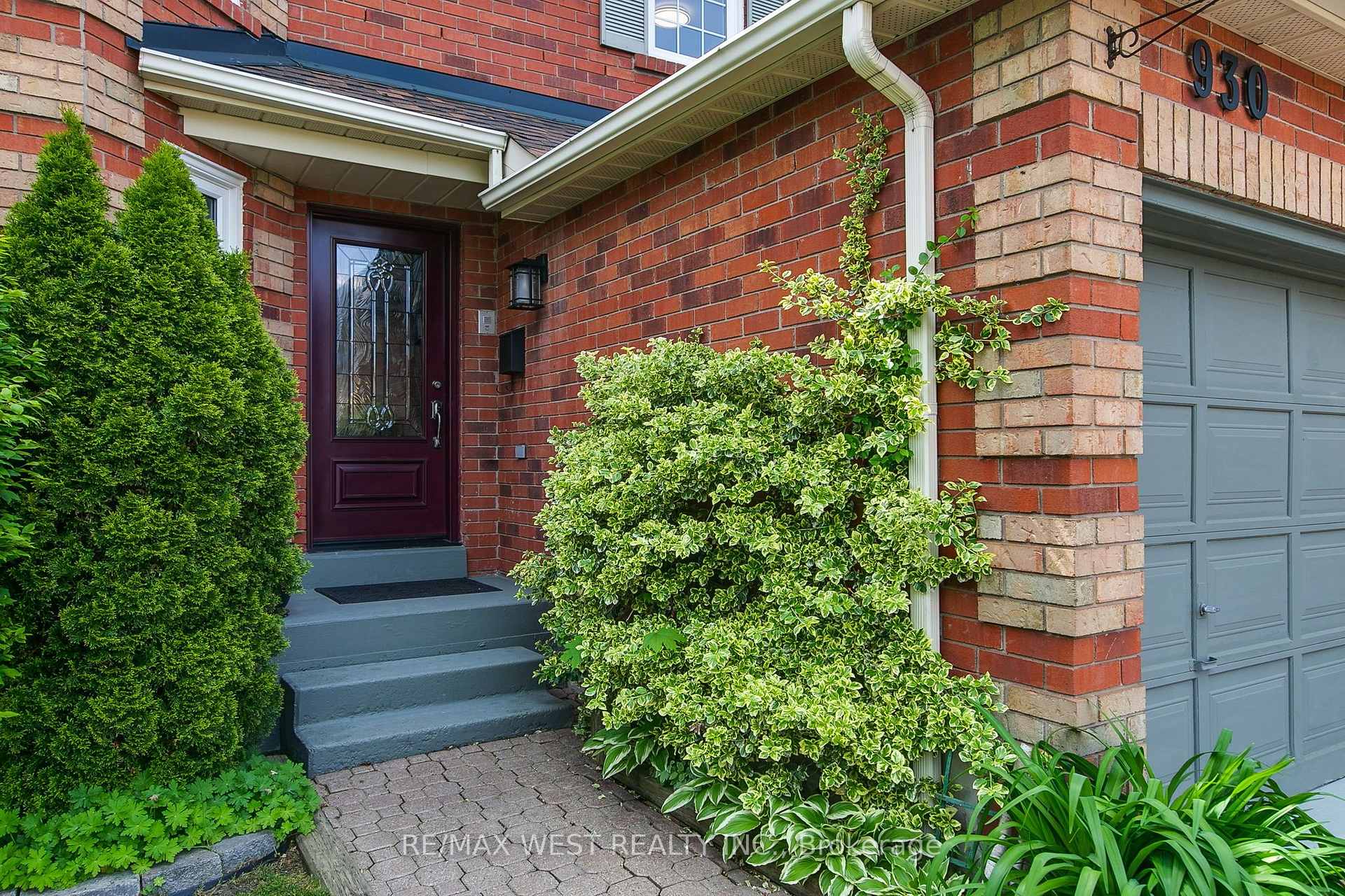 Photo 4 of 930 Maramis Court, Mississauga, Lorne Park — HOMEH