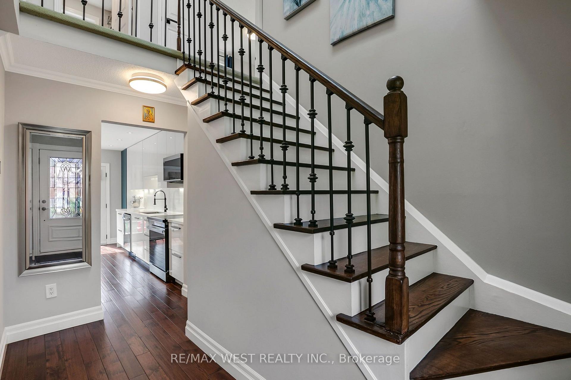 Photo 7 of 930 Maramis Court, Mississauga, Lorne Park — HOMEH