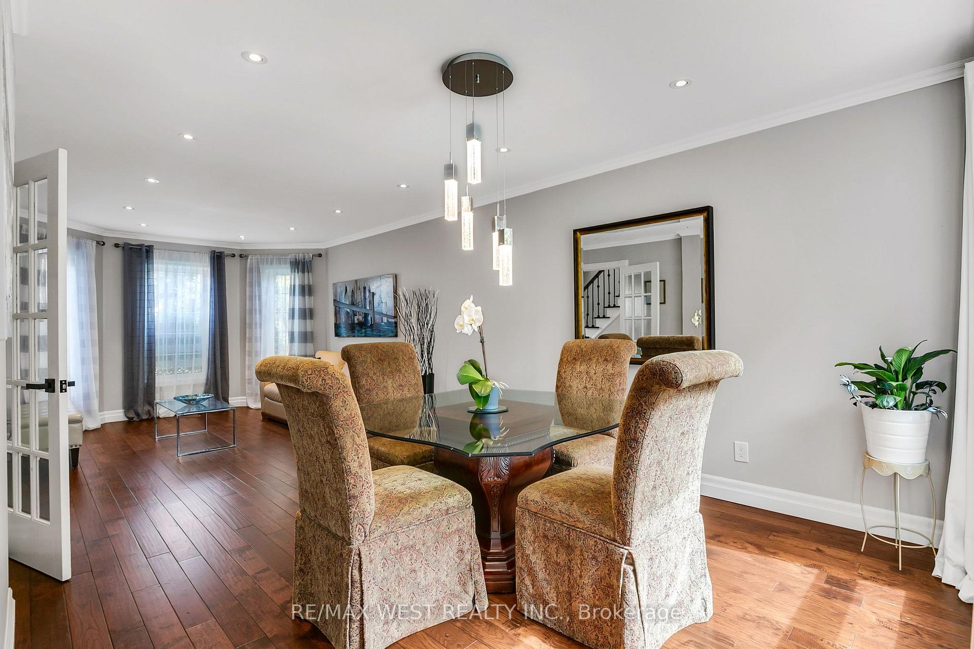 Photo 13 of 930 Maramis Court, Mississauga, Lorne Park — HOMEH