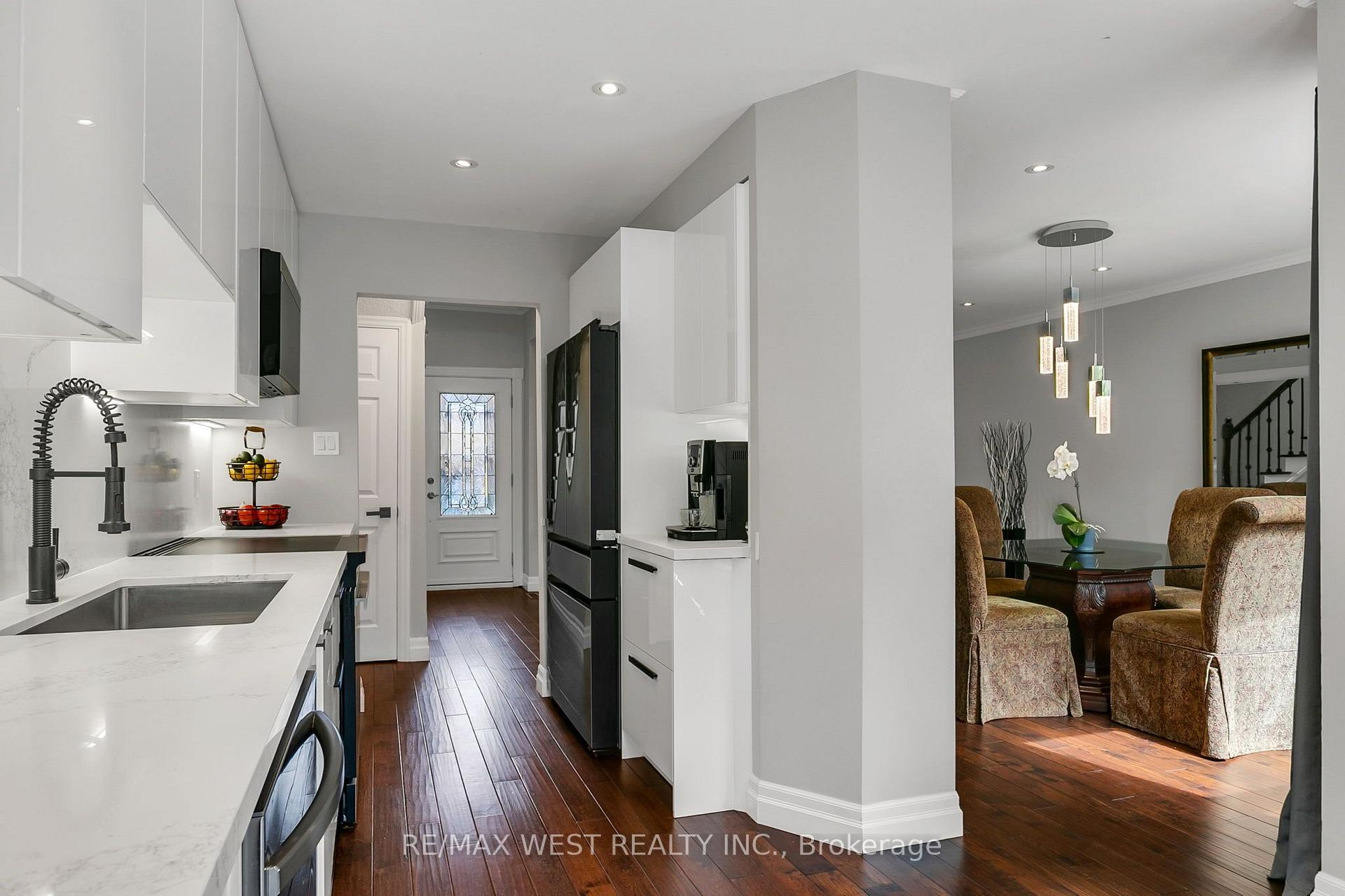 Photo 14 of 930 Maramis Court, Mississauga, Lorne Park — HOMEH
