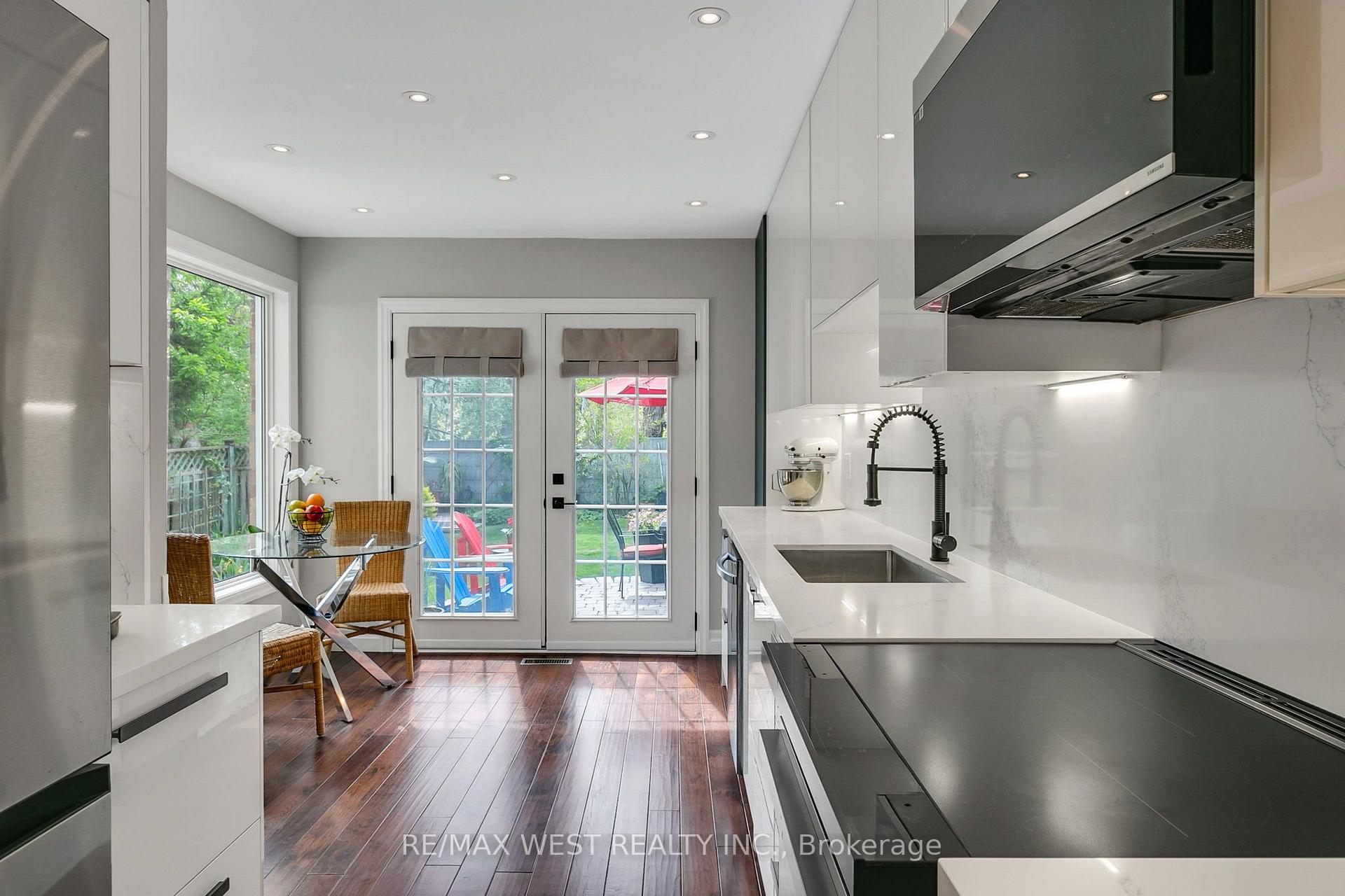 Photo 17 of 930 Maramis Court, Mississauga, Lorne Park — HOMEH