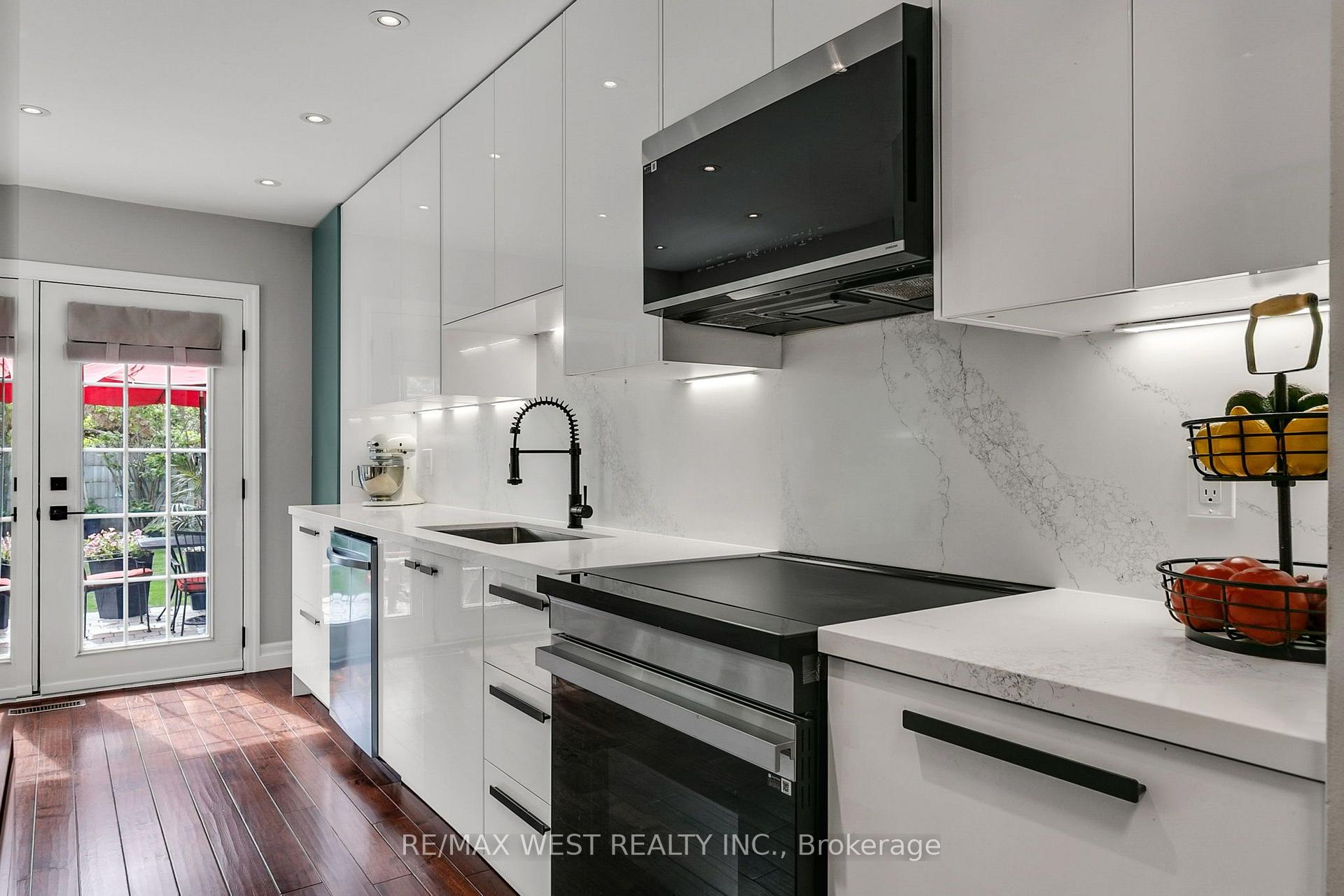Photo 18 of 930 Maramis Court, Mississauga, Lorne Park — HOMEH