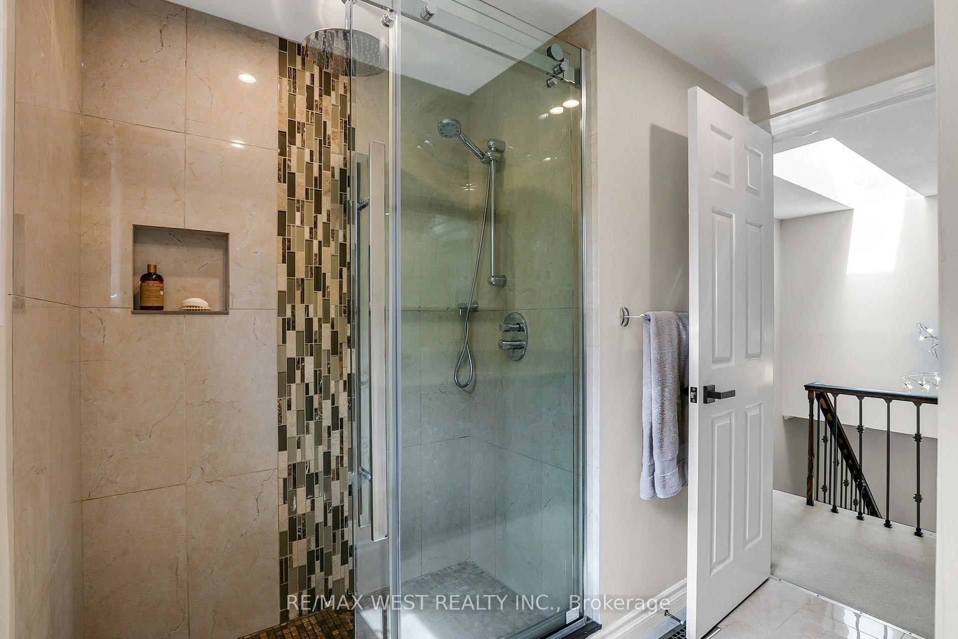 Photo 32 of 930 Maramis Court, Mississauga, Lorne Park — HOMEH
