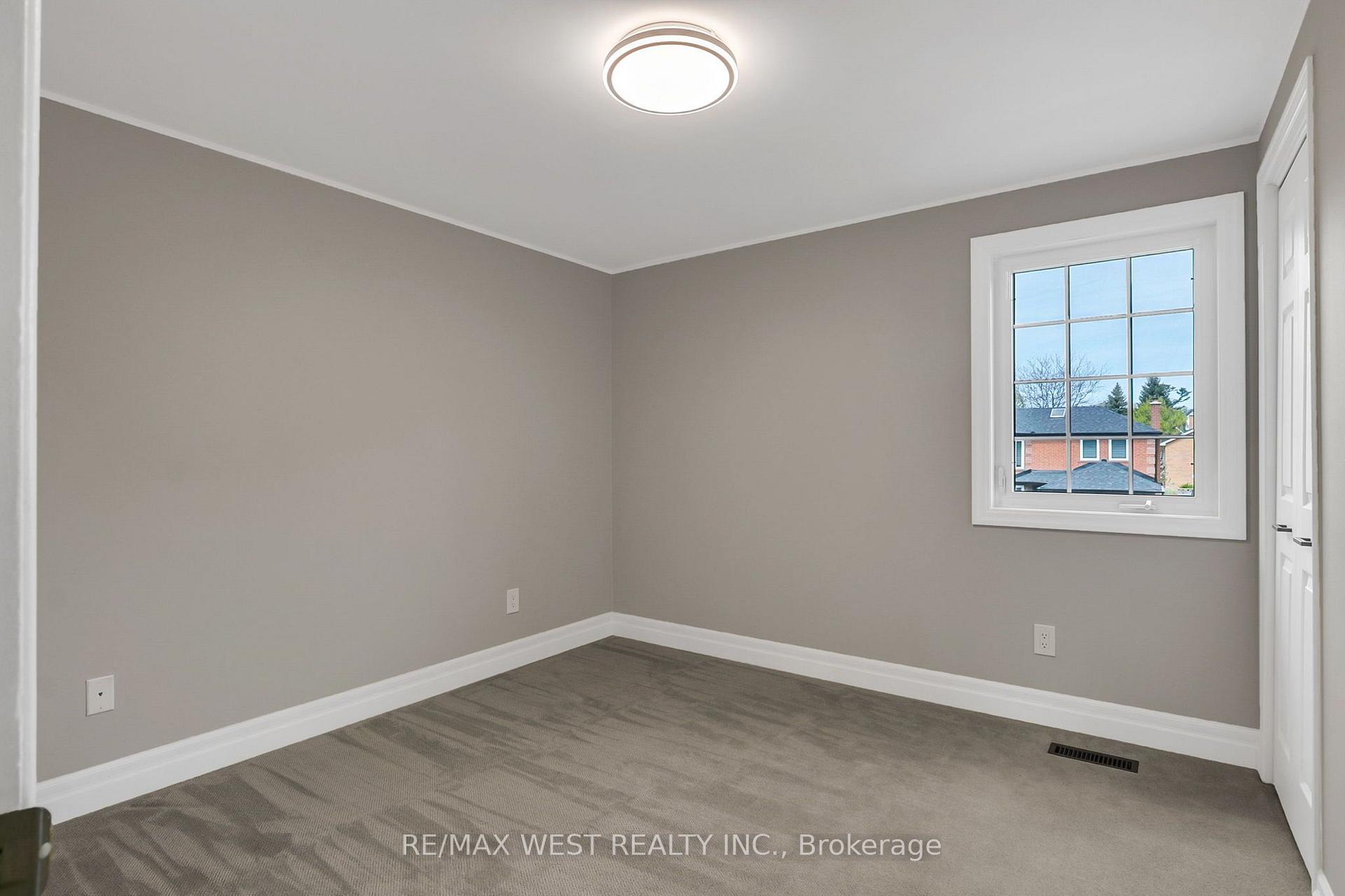 Photo 33 of 930 Maramis Court, Mississauga, Lorne Park — HOMEH