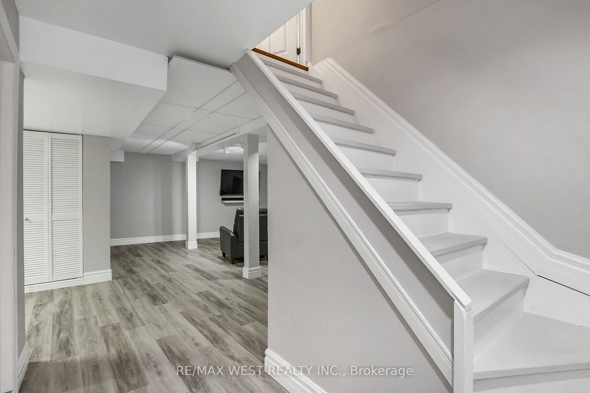 Photo 35 of 930 Maramis Court, Mississauga, Lorne Park — HOMEH