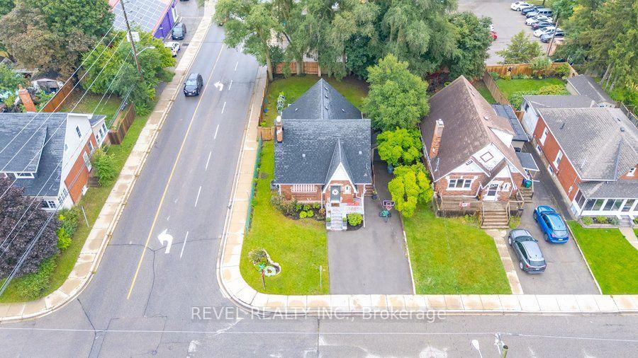 Photo 11 of 59 Lyons Avenue, Brantford, Henderson-Sky Acres — HOMEH