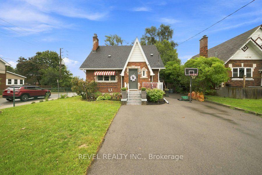 Photo 2 of 59 Lyons Avenue, Brantford, Henderson-Sky Acres — HOMEH