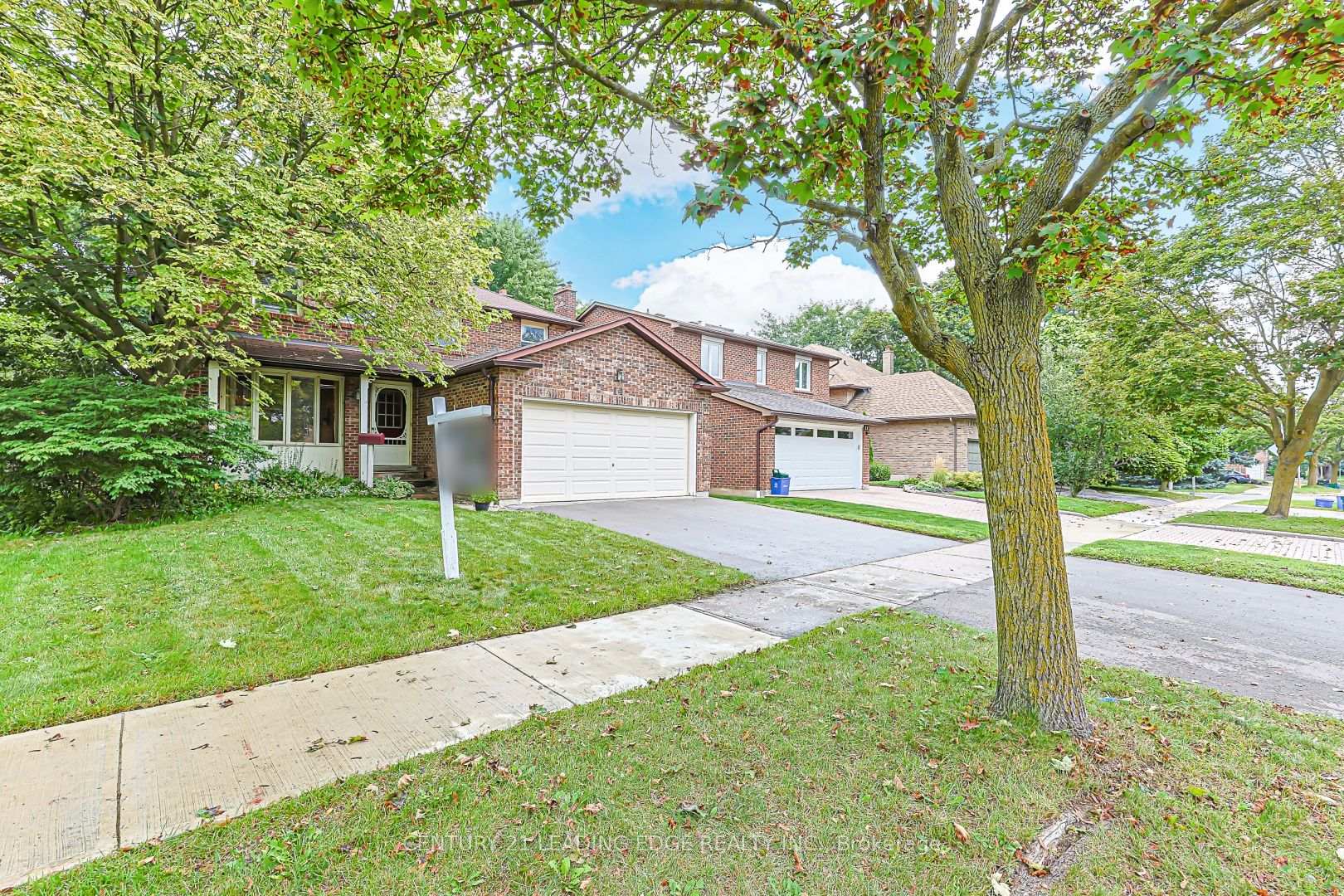 Photo 2 of 14 Buchanan Drive, Markham, Unionville — HOMEH