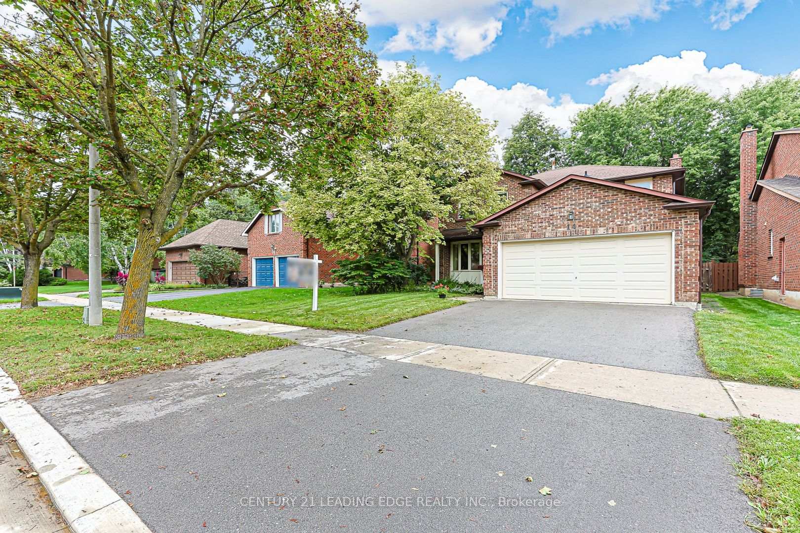 Photo 3 of 14 Buchanan Drive, Markham, Unionville — HOMEH
