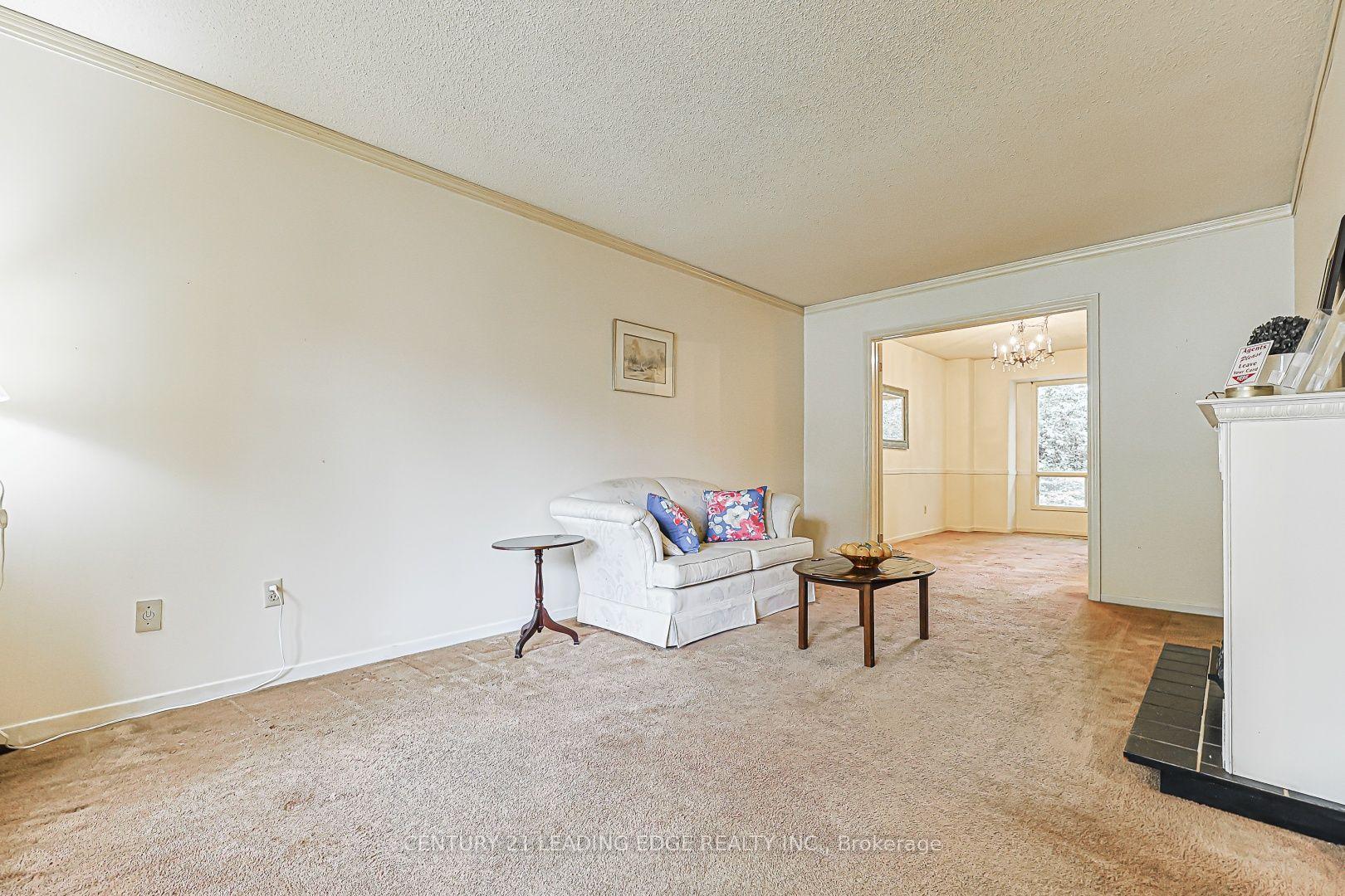 Photo 7 of 14 Buchanan Drive, Markham, Unionville — HOMEH