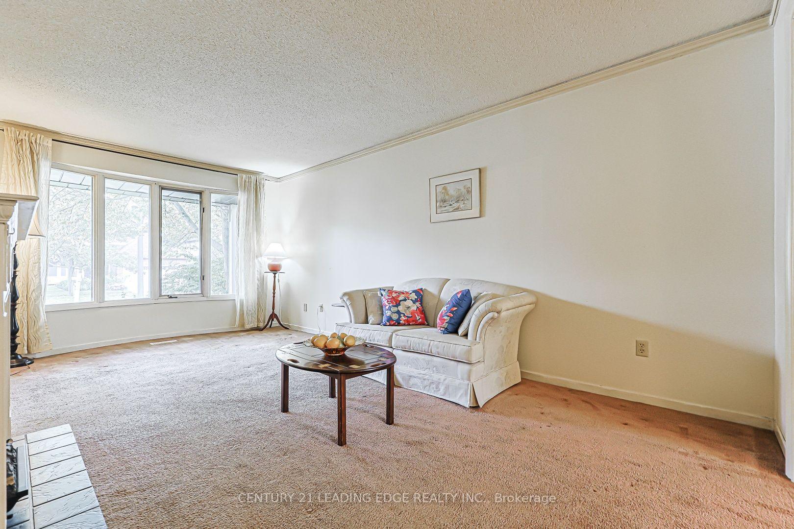 Photo 8 of 14 Buchanan Drive, Markham, Unionville — HOMEH