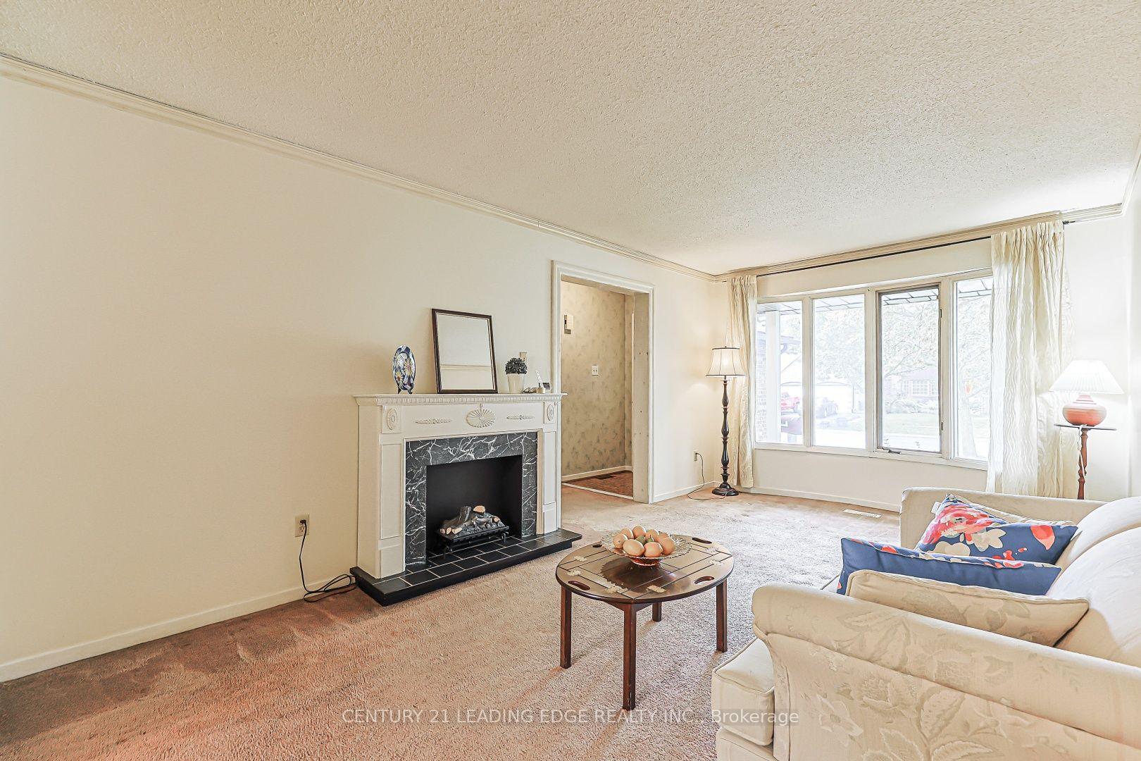 Photo 9 of 14 Buchanan Drive, Markham, Unionville — HOMEH