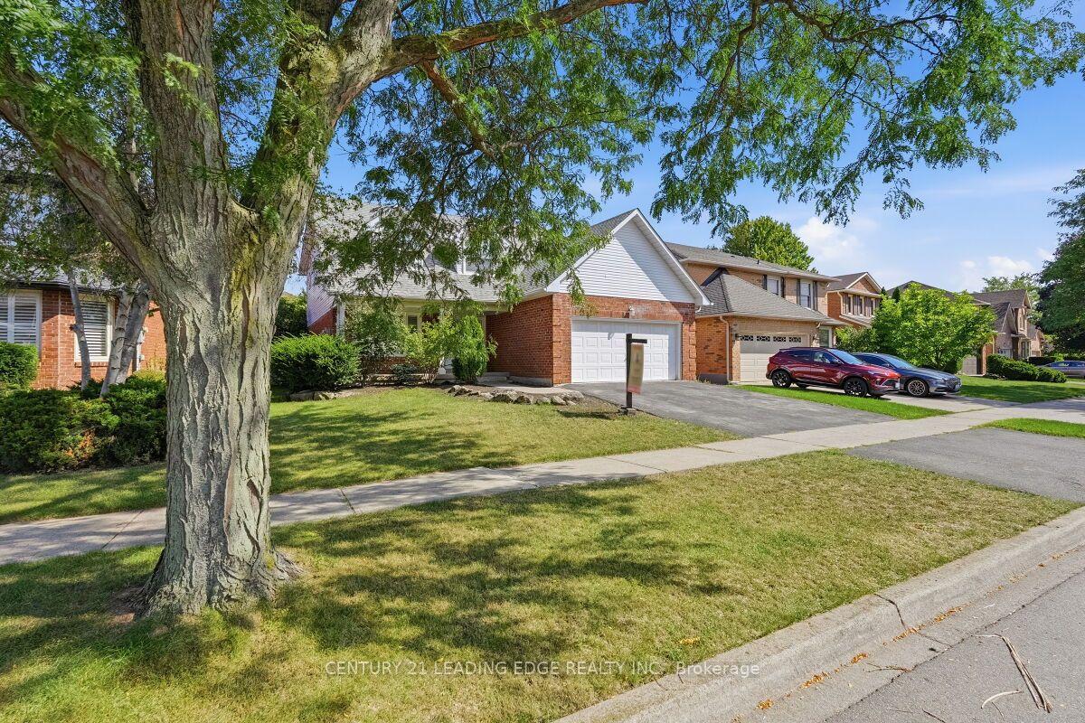 Photo 3 of 2409 Butternut Crescent, Burlington, Headon — HOMEH