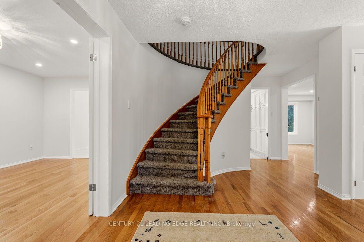 Photo 9 of 2409 Butternut Crescent, Burlington, Headon — HOMEH