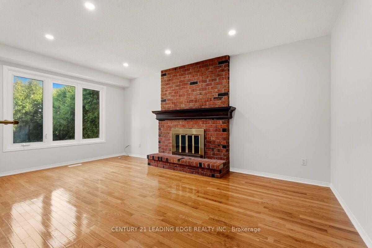 Photo 11 of 2409 Butternut Crescent, Burlington, Headon — HOMEH