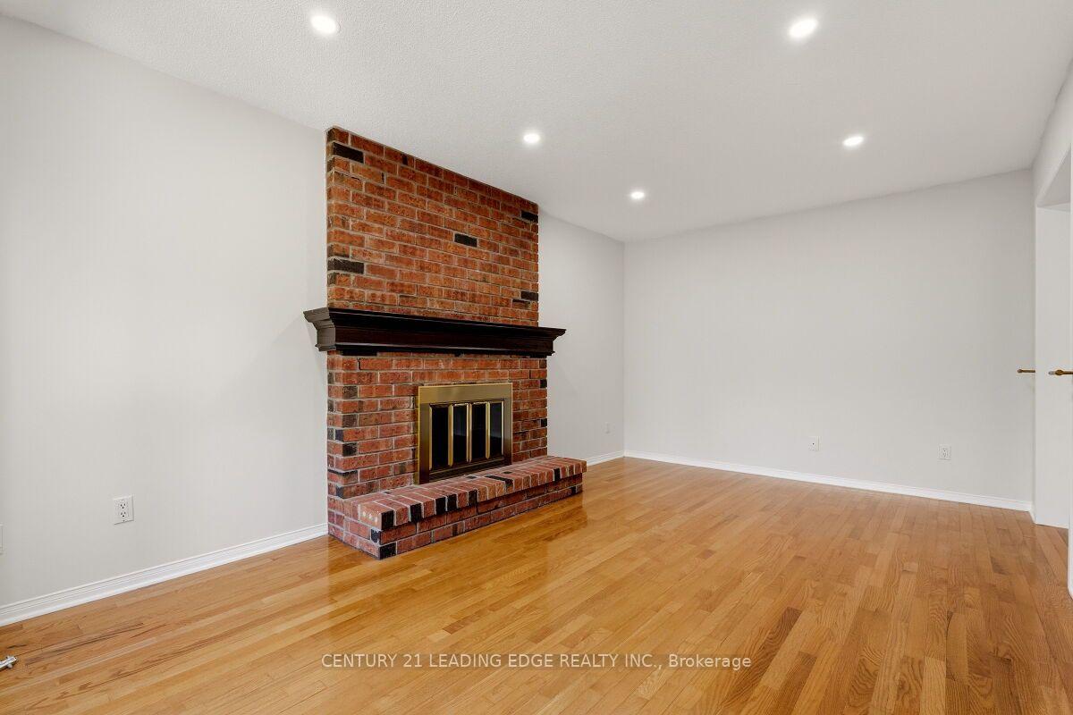 Photo 13 of 2409 Butternut Crescent, Burlington, Headon — HOMEH