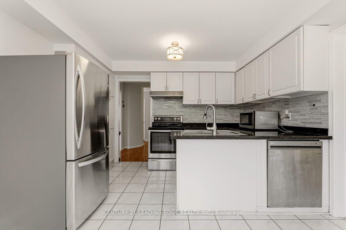 Photo 14 of 2409 Butternut Crescent, Burlington, Headon — HOMEH