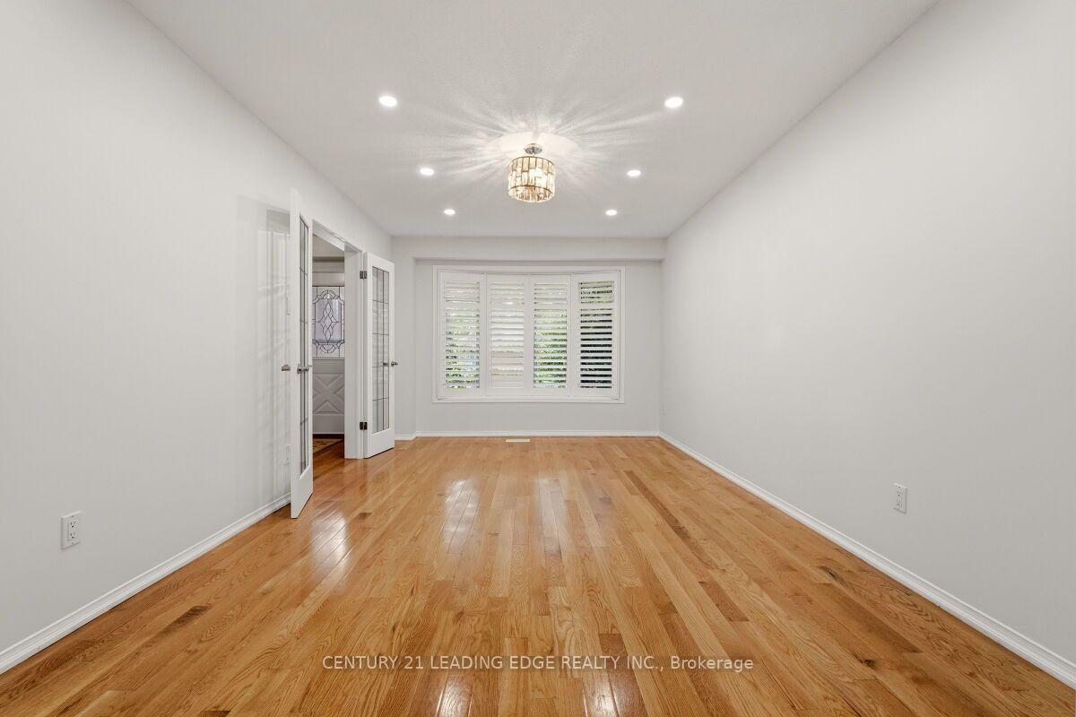 Photo 19 of 2409 Butternut Crescent, Burlington, Headon — HOMEH