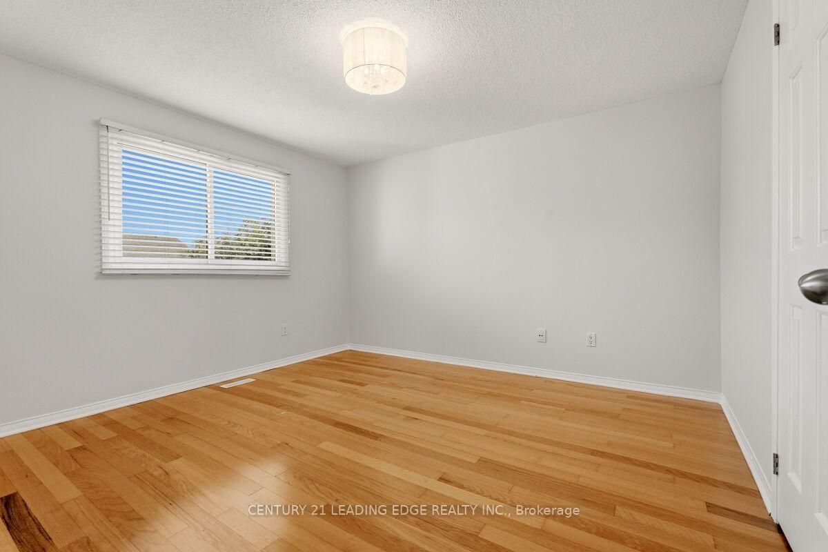 Photo 31 of 2409 Butternut Crescent, Burlington, Headon — HOMEH