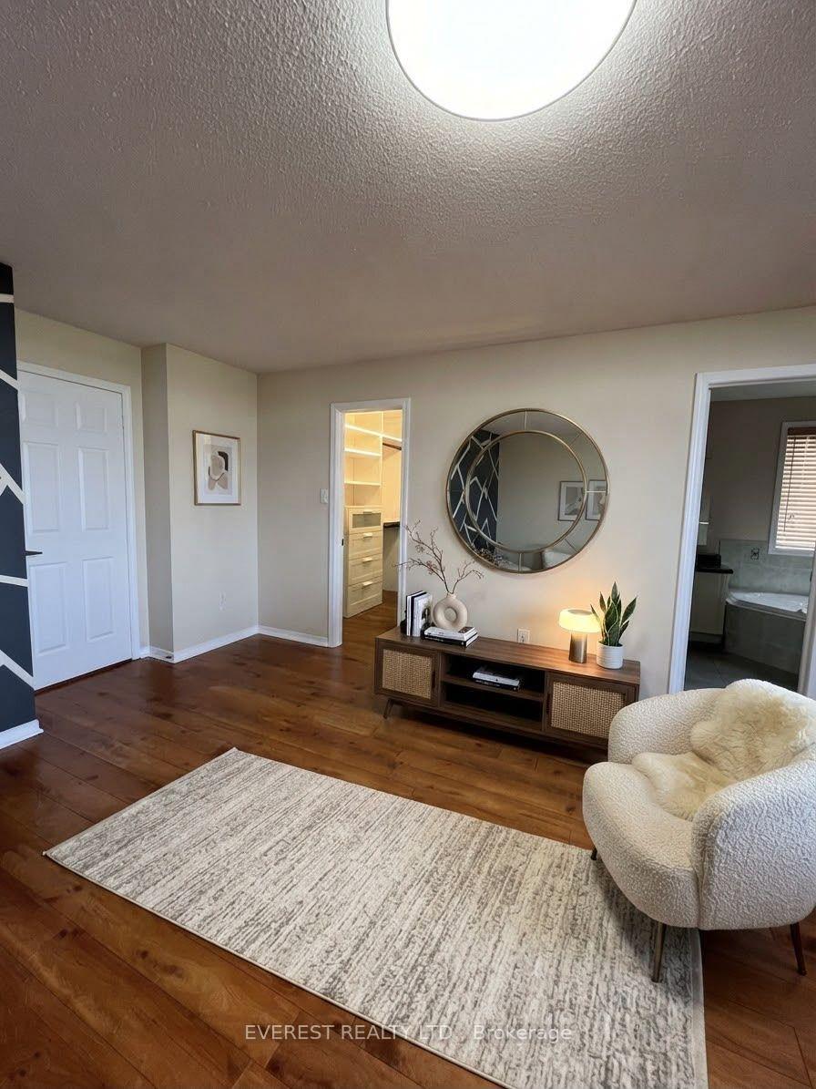 Photo 4 of 6479 Valiant Heights, Mississauga, Meadowvale Village — HOMEH