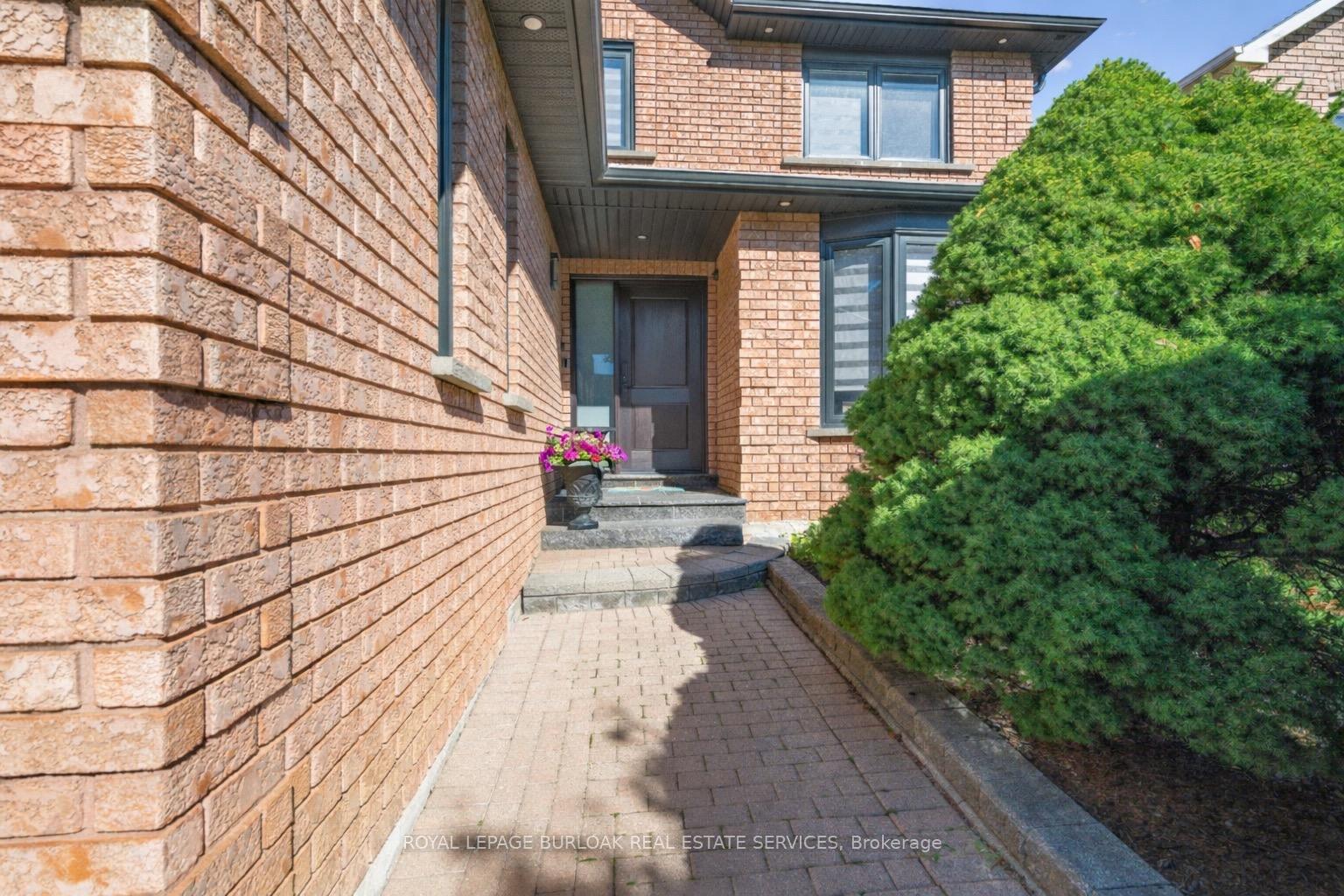 Photo 4 of 2029 Kempton Park Drive, Mississauga, Central Erin Mills — HOMEH
