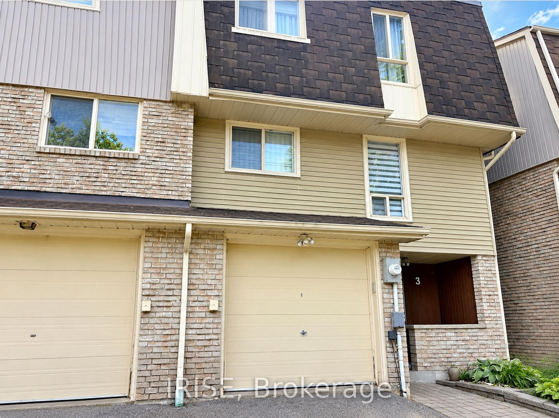 Photo 2 of 3 Poplar Crescent, Aurora, Aurora Highlands — HOMEH