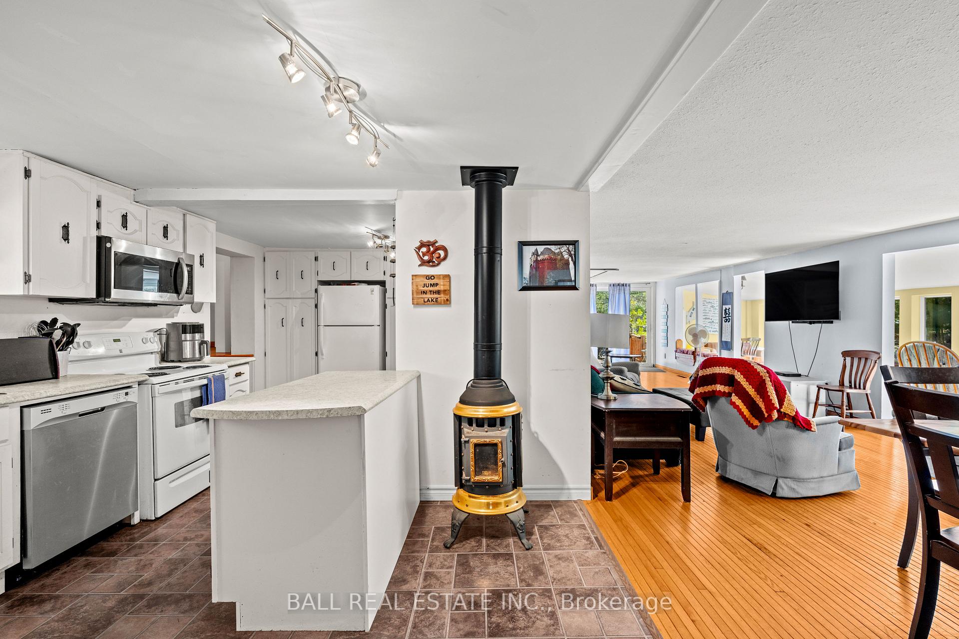 Photo 10 of 1089 Cedar Crest Lane, Frontenac, Frontenac North — HOMEH