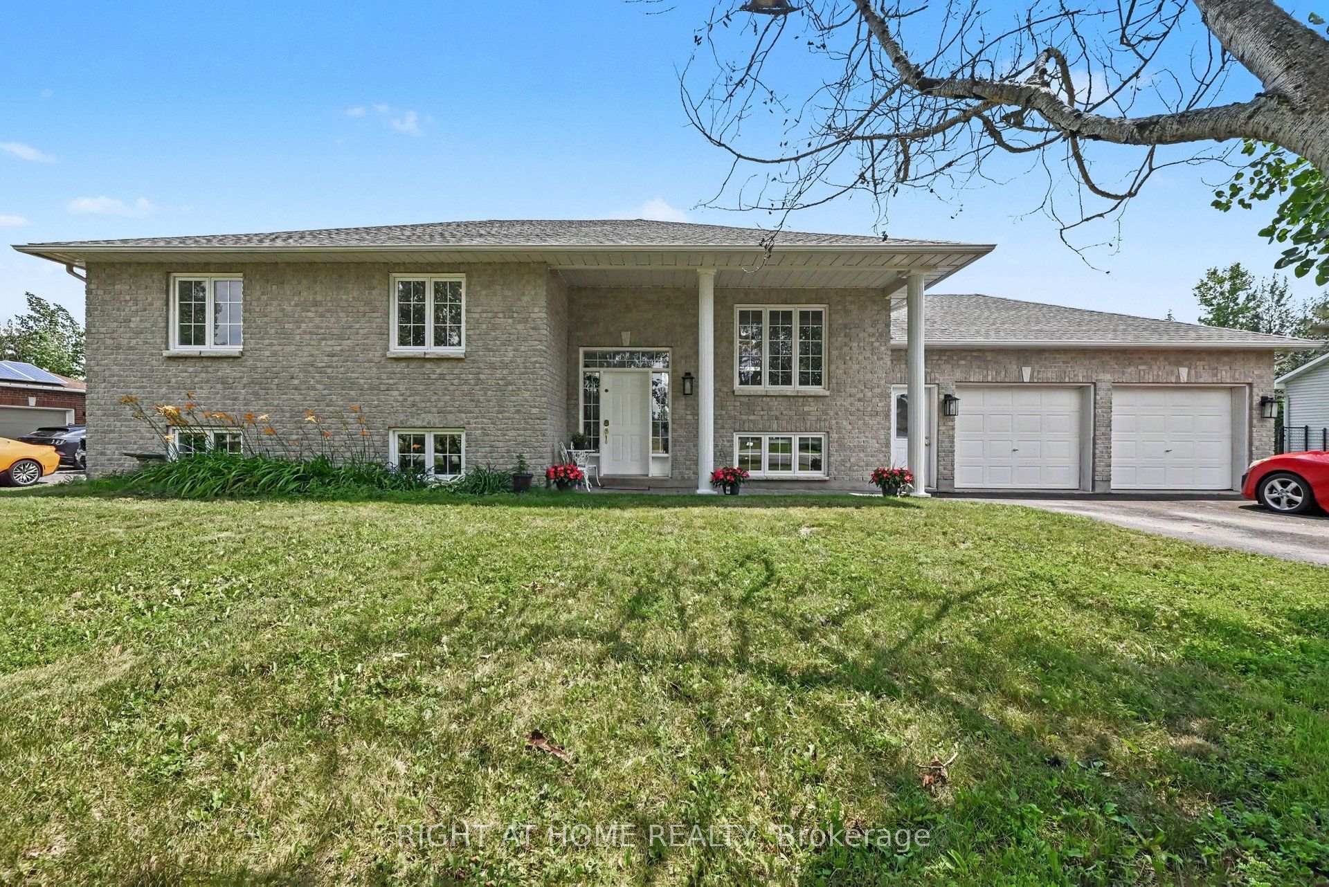 Photo 1 of 1588 Scottanne Street, Ottawa, Greely — HOMEH