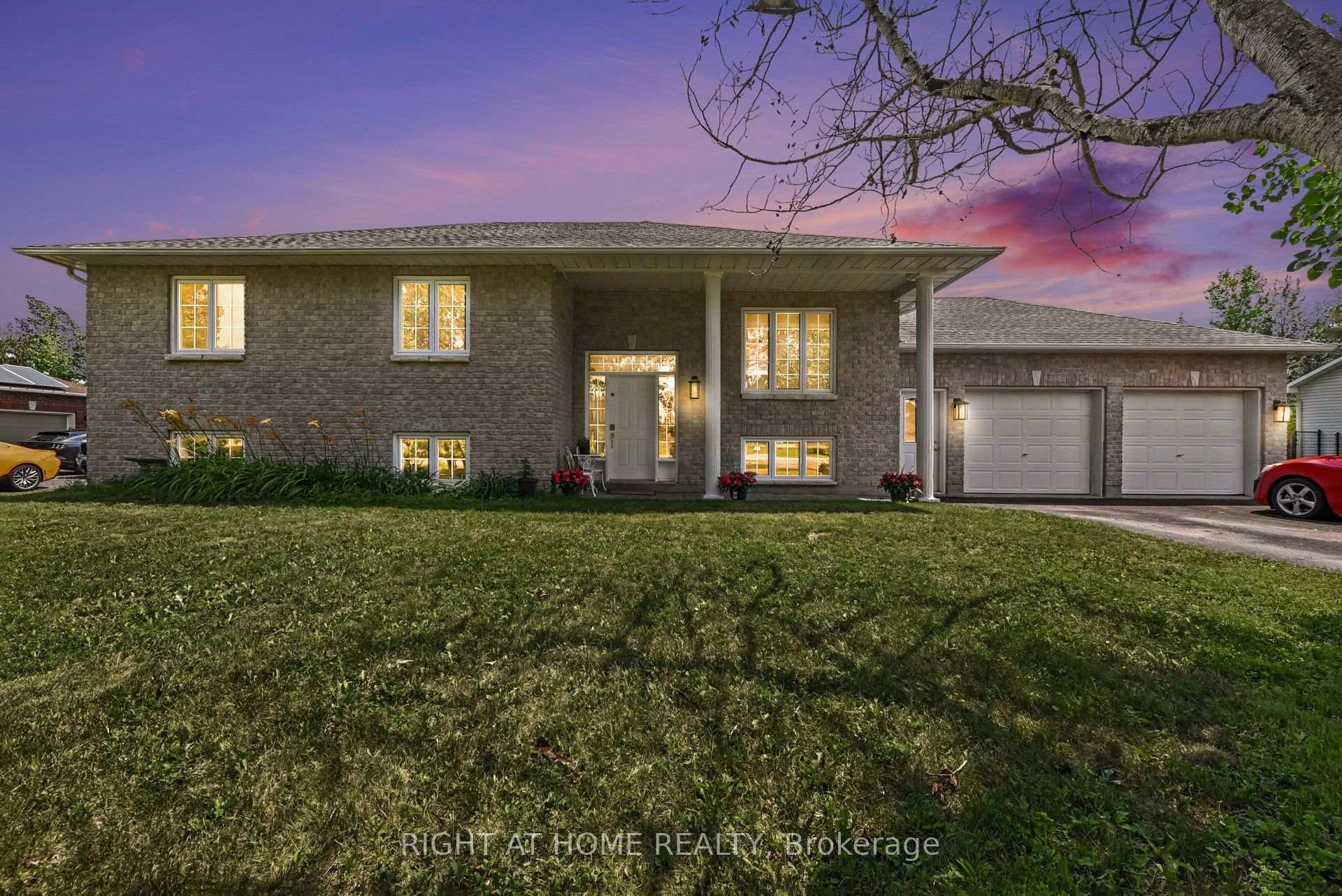 Photo 2 of 1588 Scottanne Street, Ottawa, Greely — HOMEH