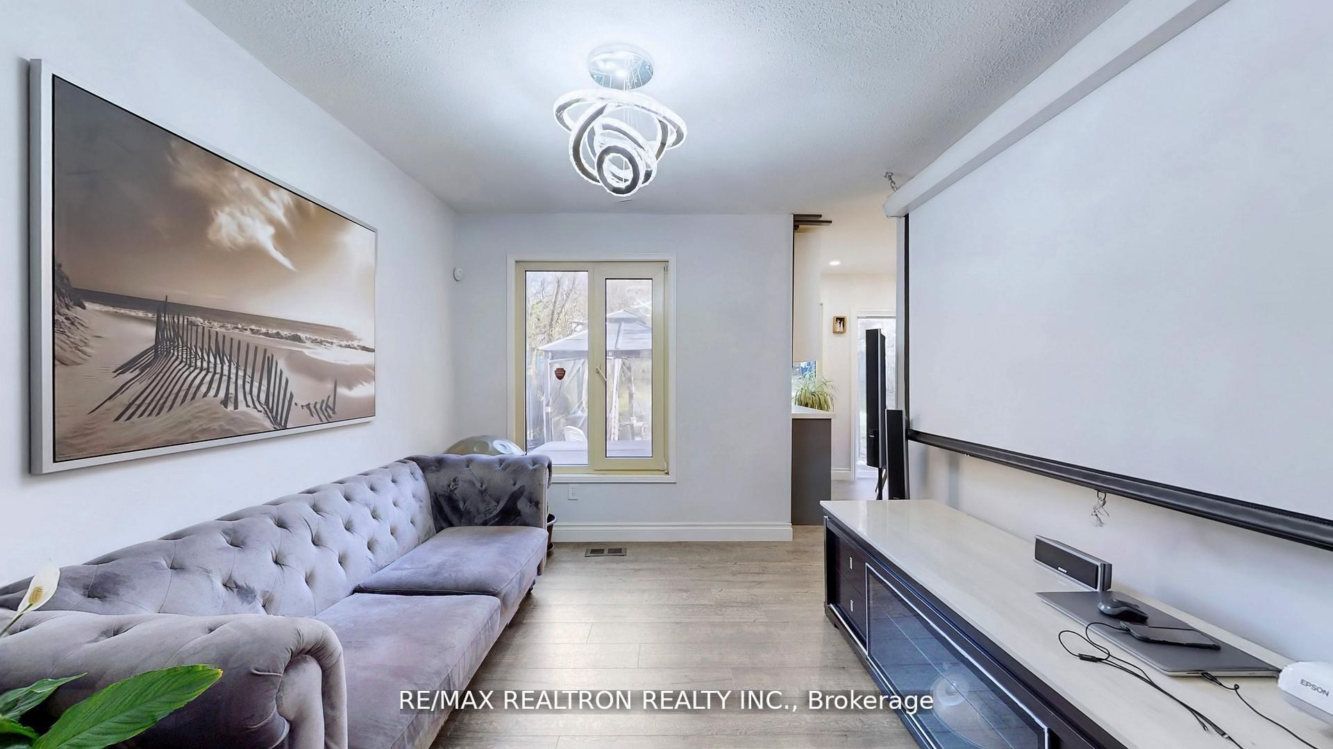 Photo 13 of 200 Mccaffrey Road, Newmarket, Glenway Estates — HOMEH