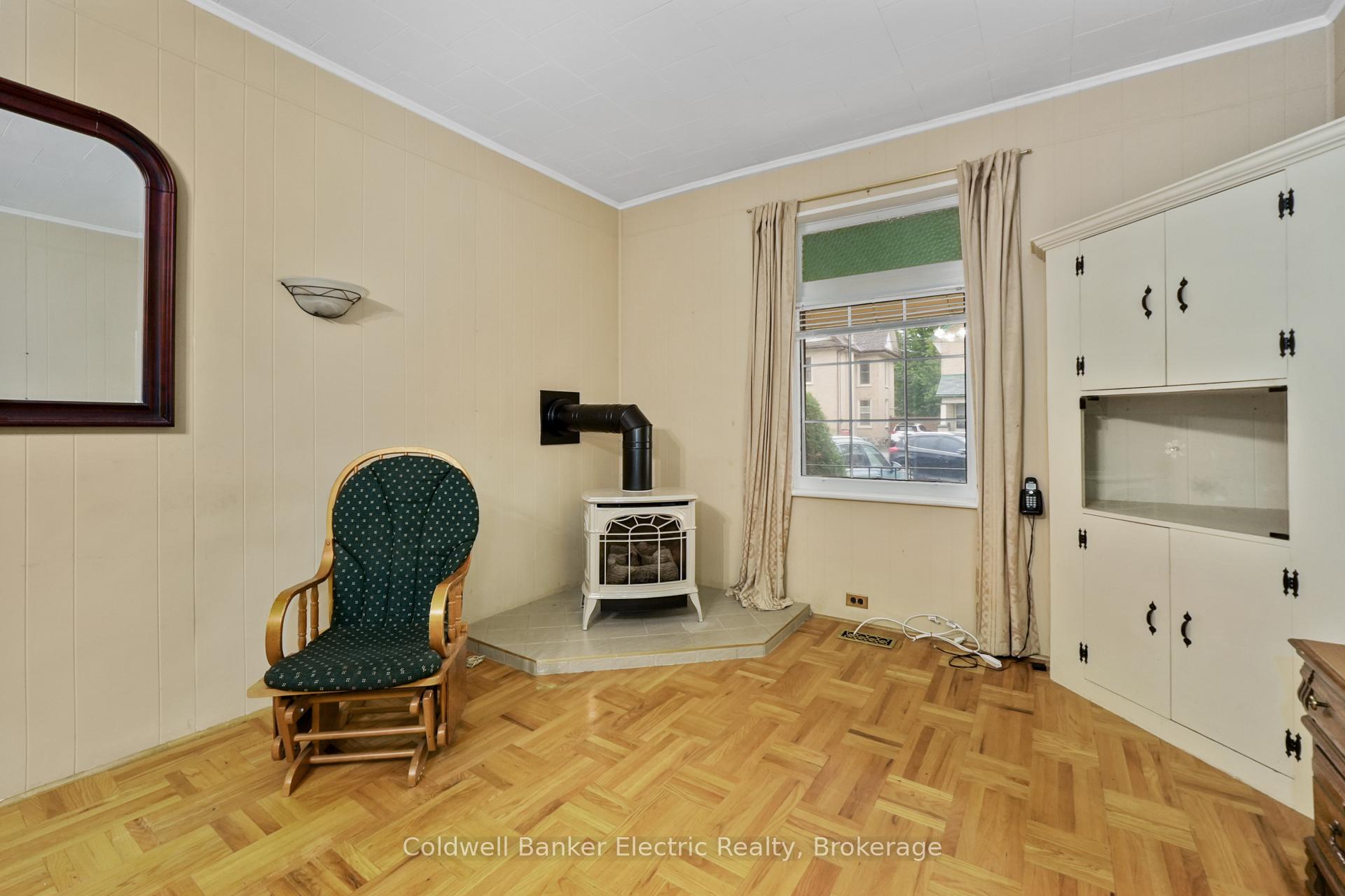 Photo 8 of 553 Chamberlain Street, Peterborough, Town Ward 3 — HOMEH