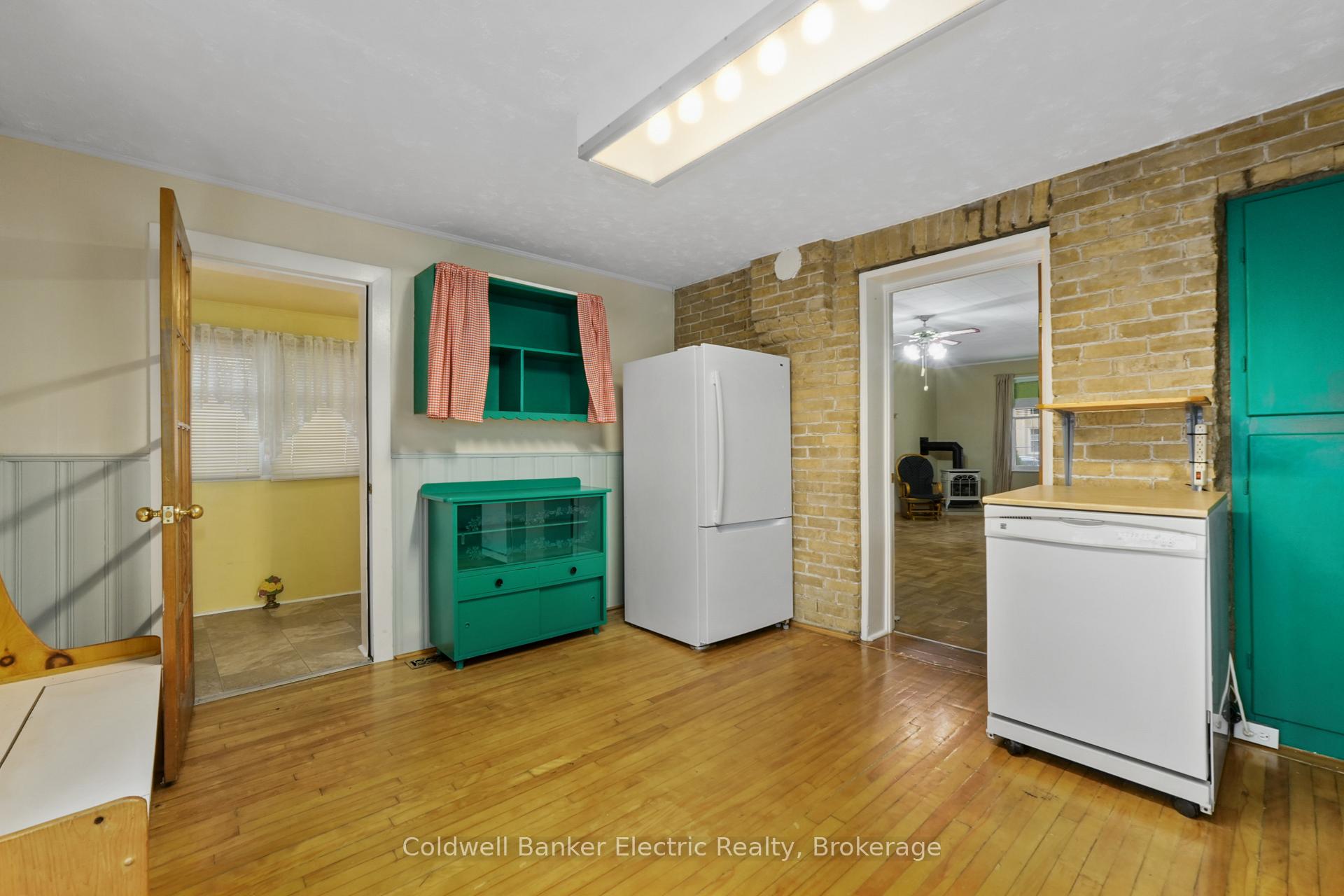 Photo 12 of 553 Chamberlain Street, Peterborough, Town Ward 3 — HOMEH