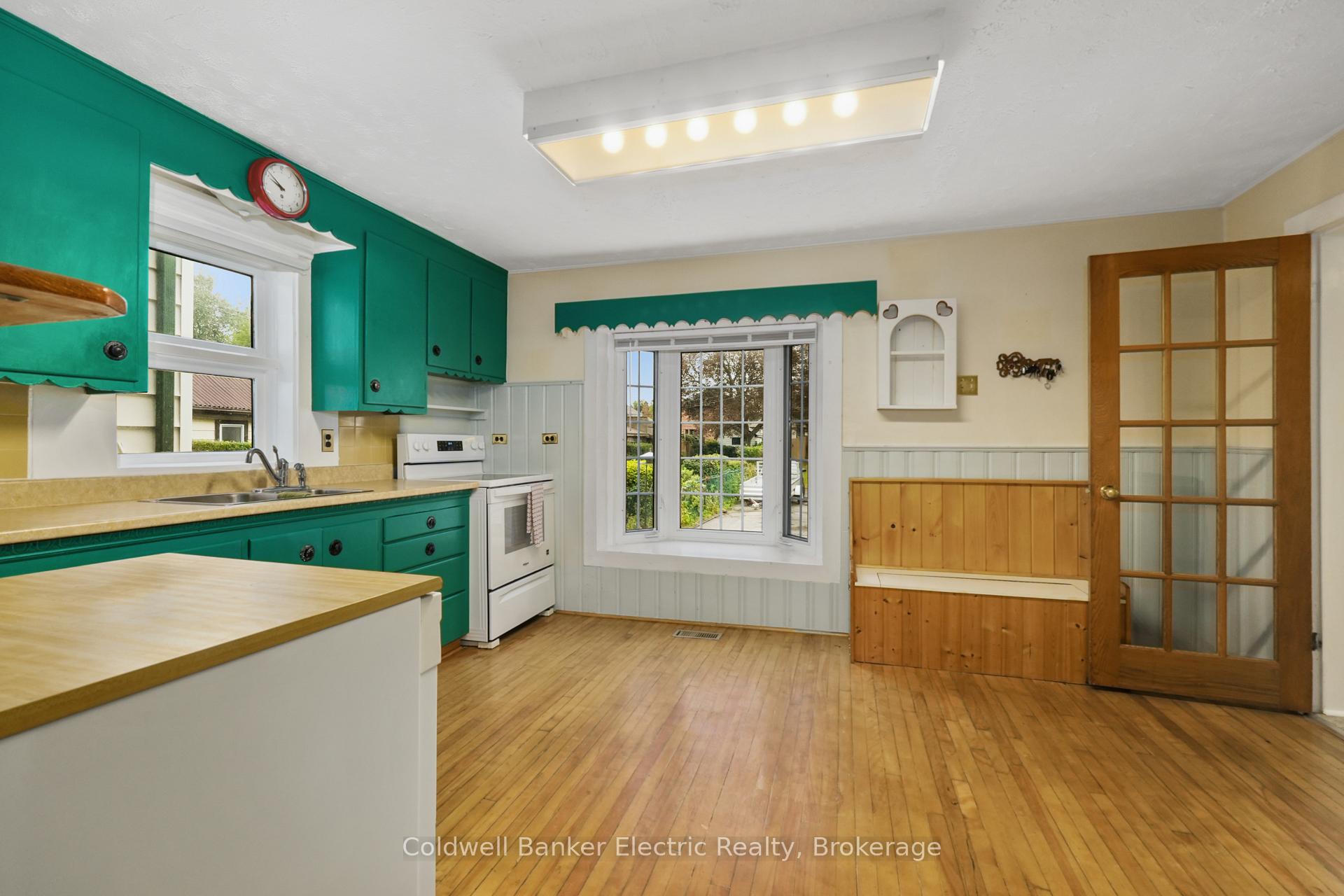 Photo 14 of 553 Chamberlain Street, Peterborough, Town Ward 3 — HOMEH