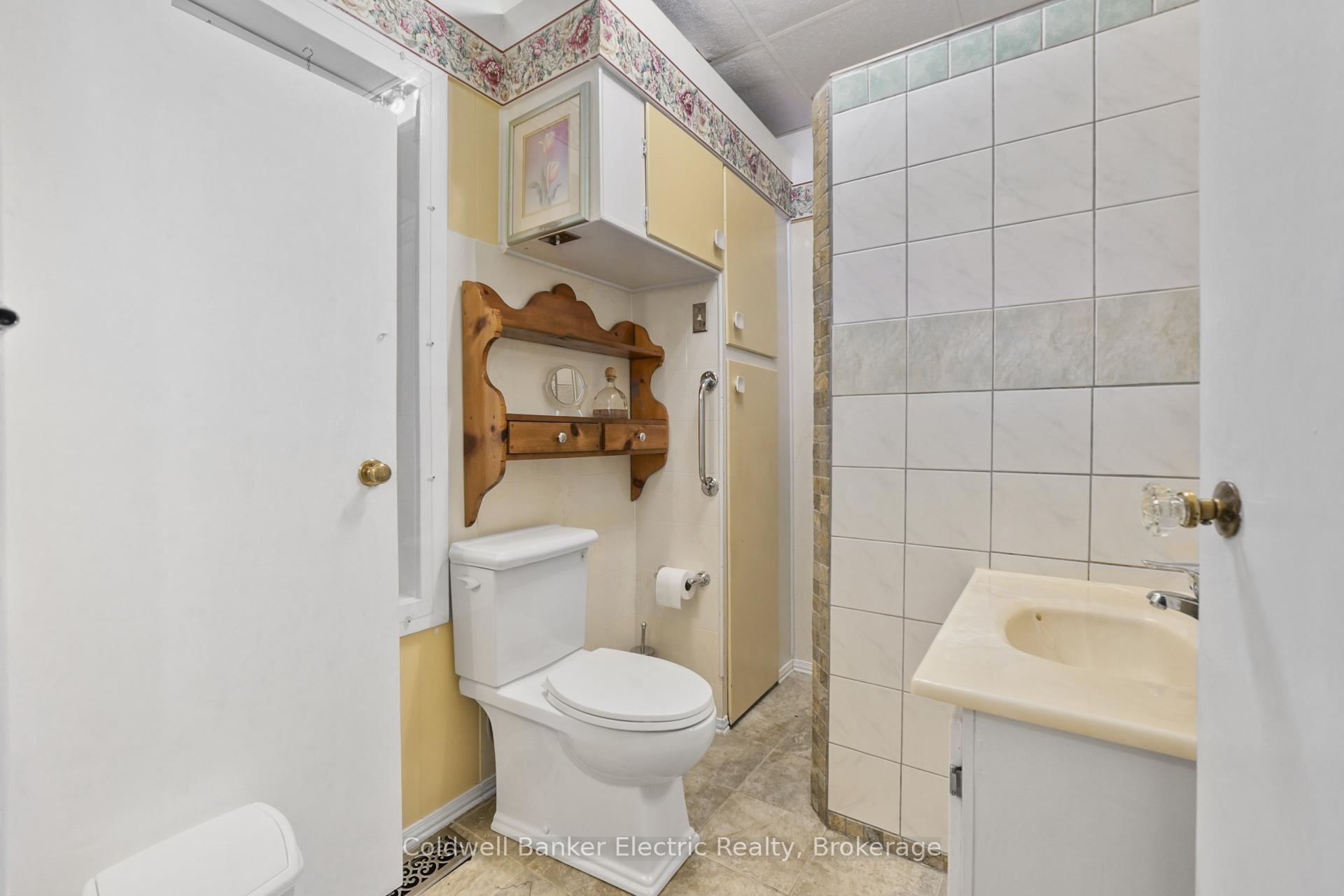 Photo 16 of 553 Chamberlain Street, Peterborough, Town Ward 3 — HOMEH