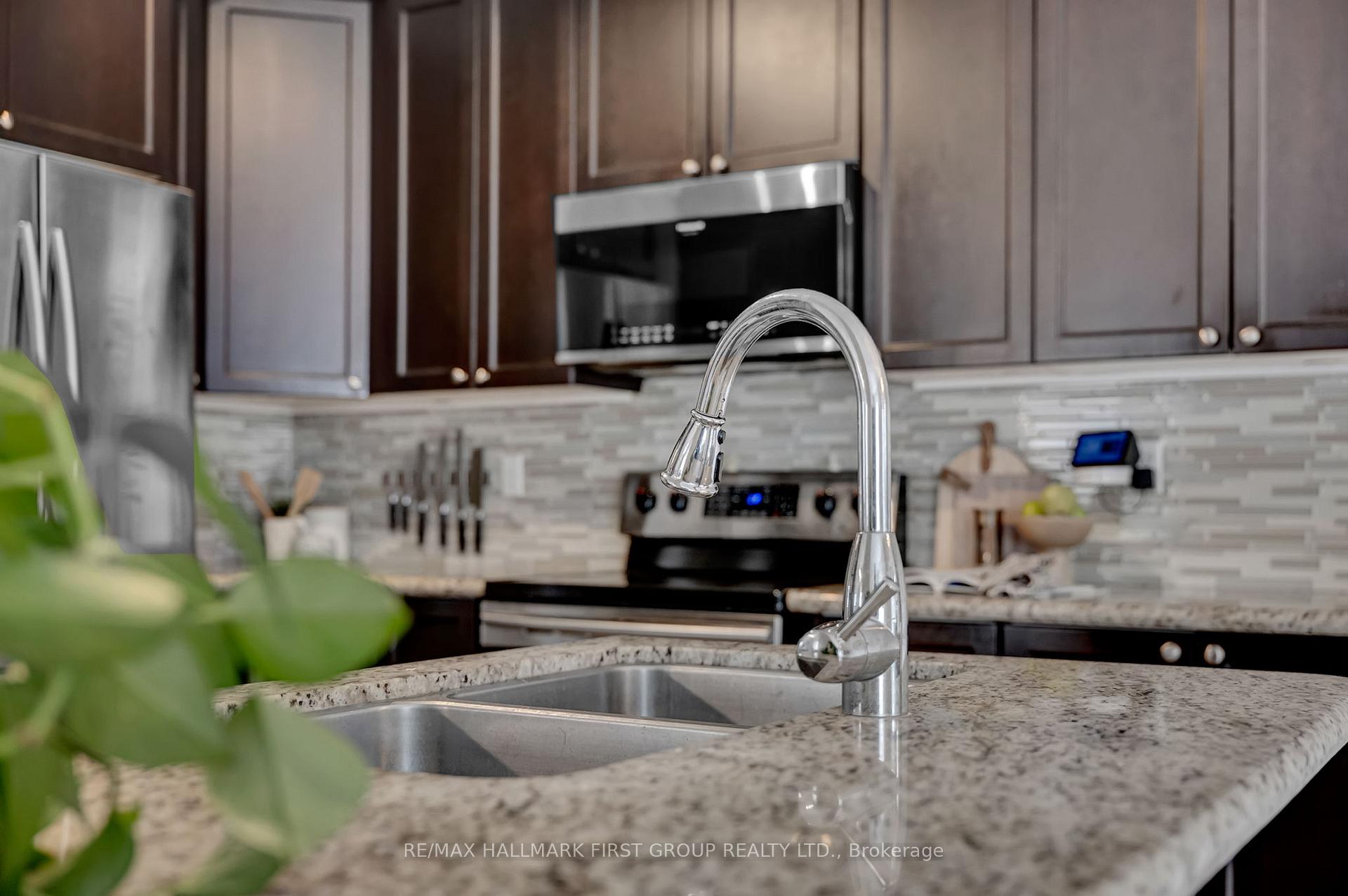 Photo 13 of 122 Buttonshaw Street, Clarington, Bowmanville — HOMEH