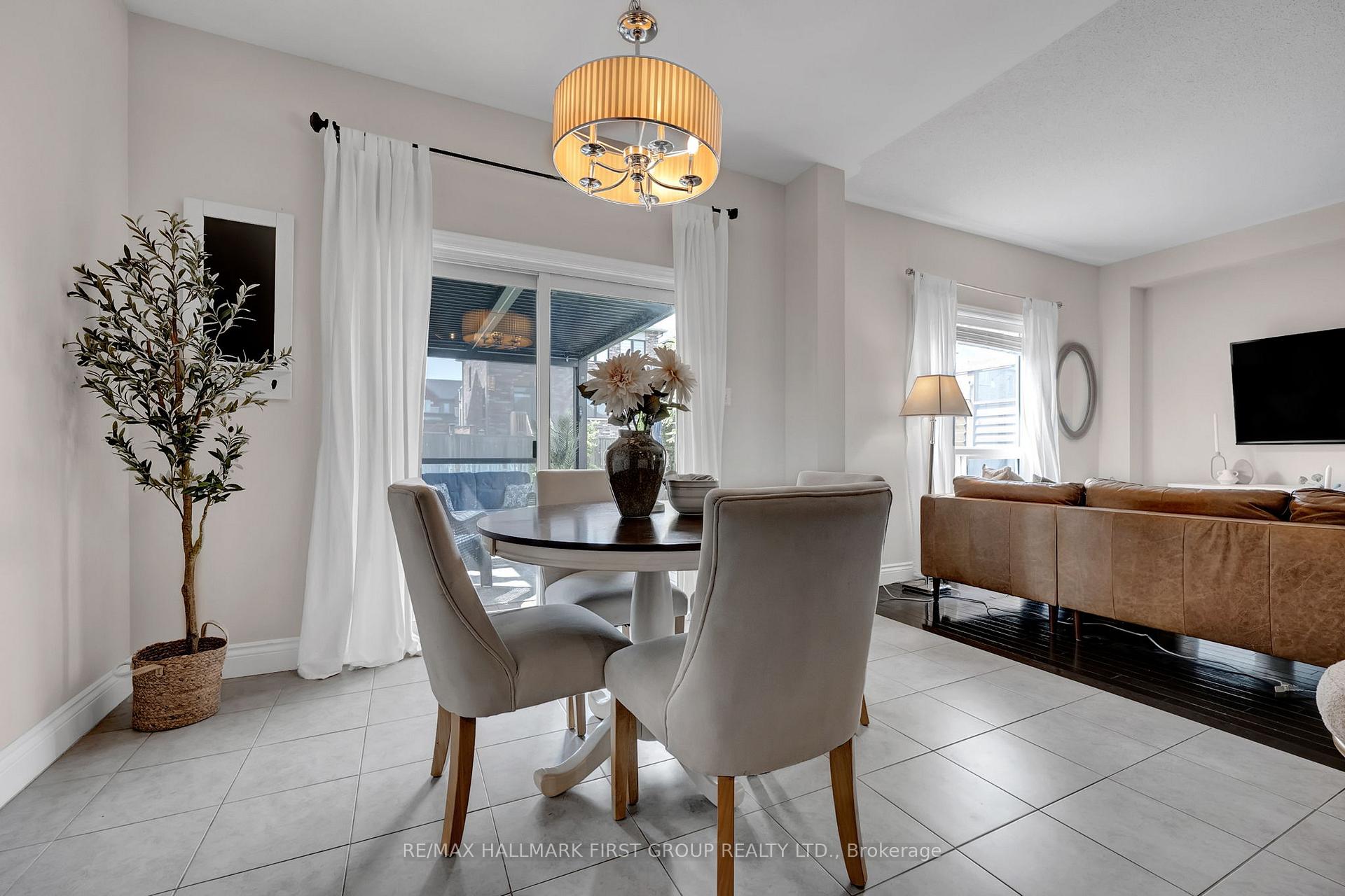 Photo 14 of 122 Buttonshaw Street, Clarington, Bowmanville — HOMEH